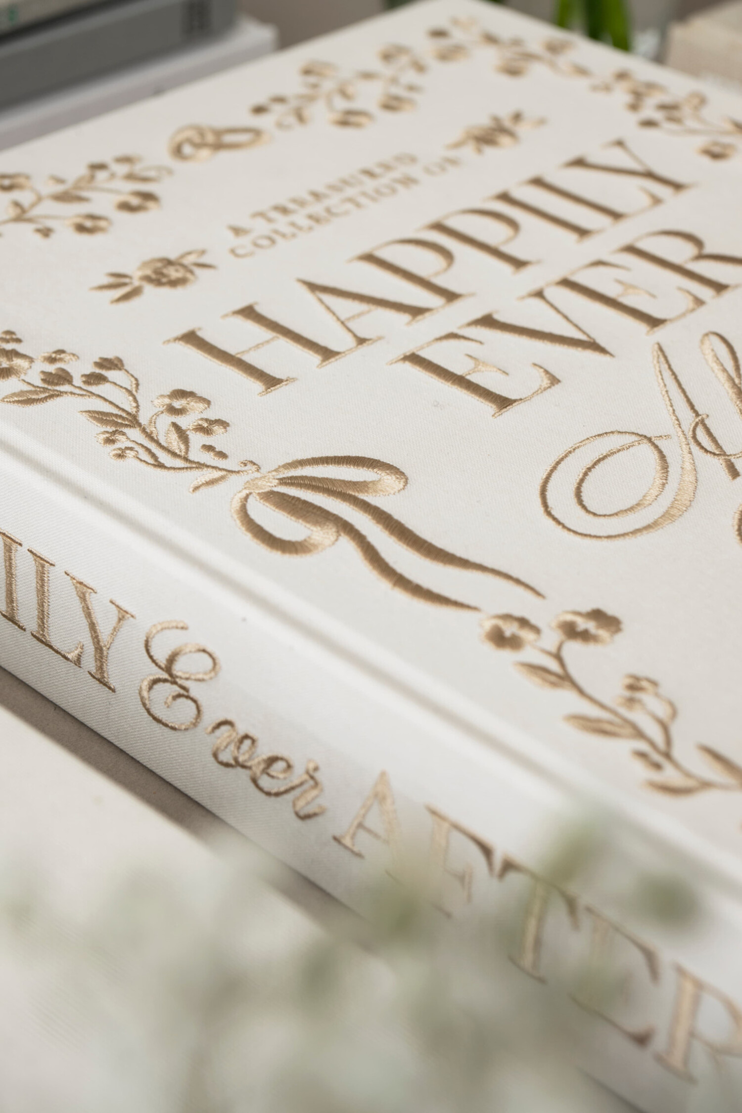 Koffietafelboek Happily Ever After - geborduurd