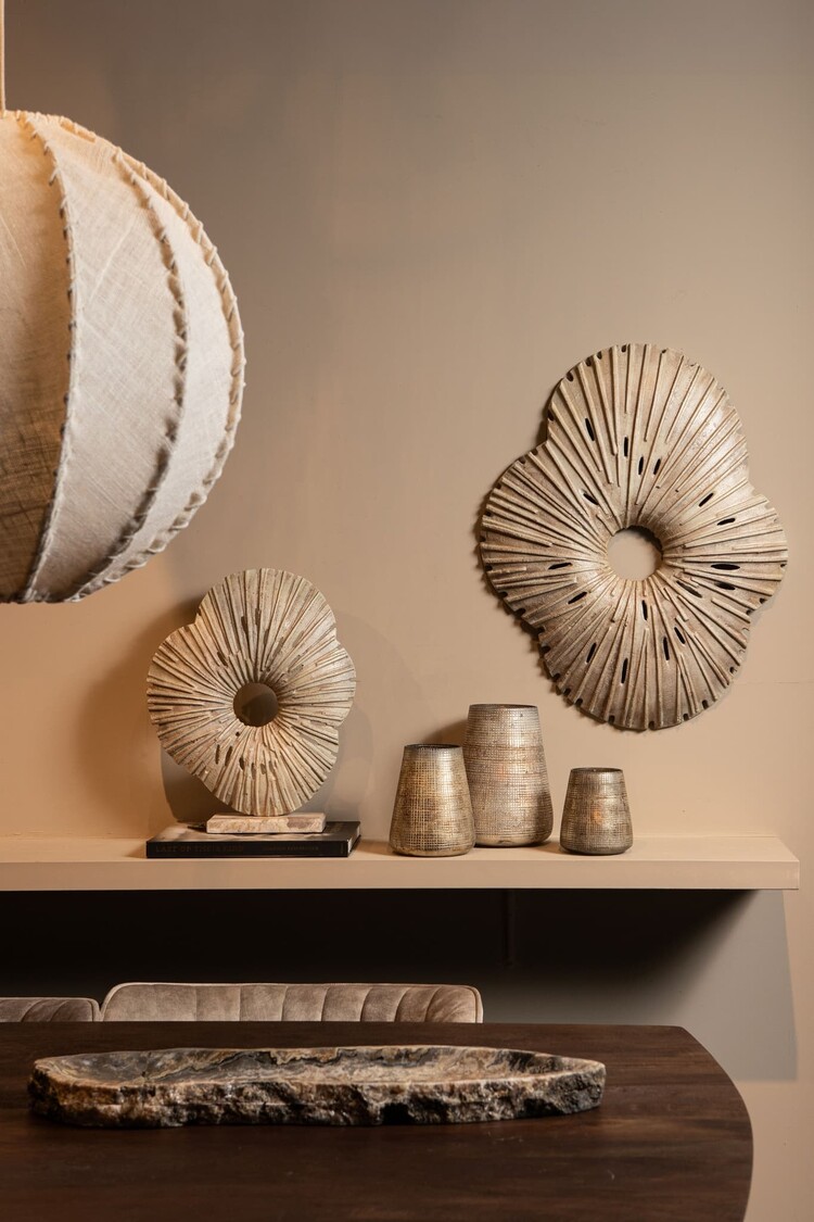 PTMD Collection Vija Beige organisch aluminium ornament op stenen voet Small