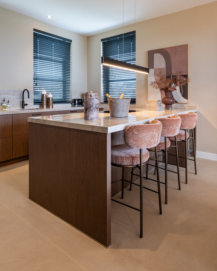 Richmond Interiors Counterstoel Encanto Be straight mocha mousse