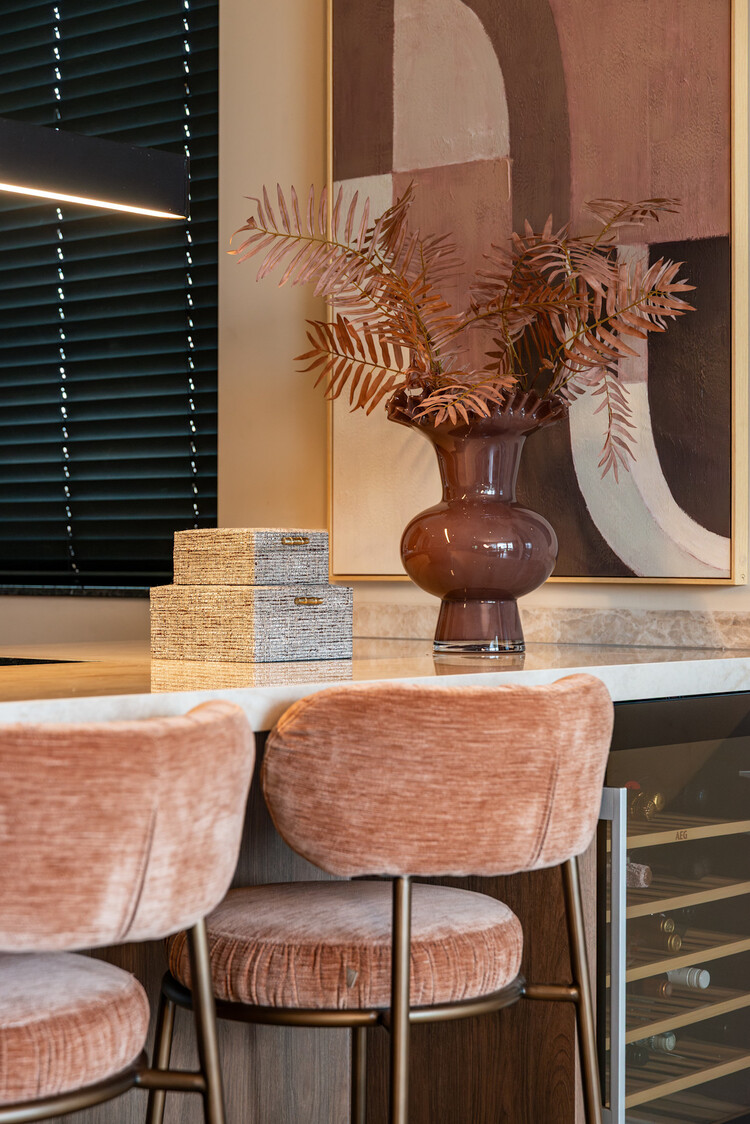 Richmond Interiors Counterstoel Encanto Be straight mocha mousse