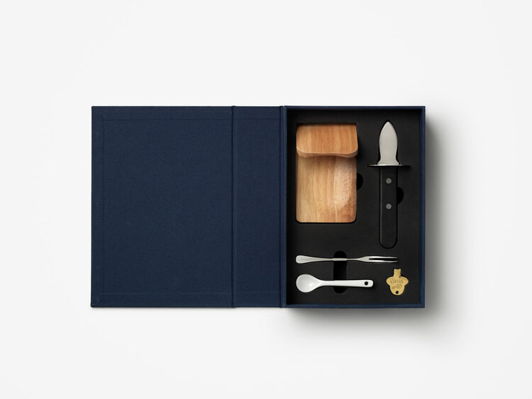 Koffietafelboek The Essentials Oyster Caviar tools - Blue