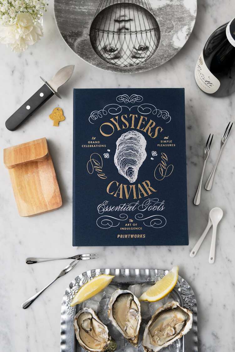 Koffietafelboek The Essentials Oyster Caviar tools - Blue