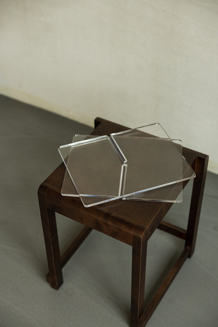 Boekenstandaard Tomei Acryl glas