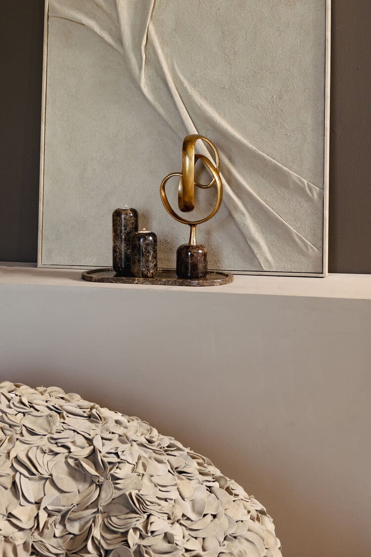 PTMD Collection Jari Dark Brown marble knot ornament op marmer voet L