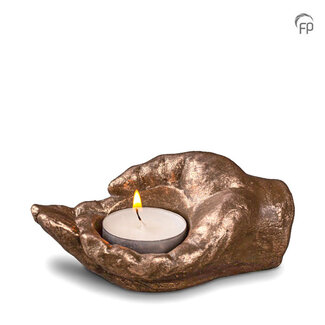 Geert Kunen Keramische urn - Hand met waxinelicht - TU 014