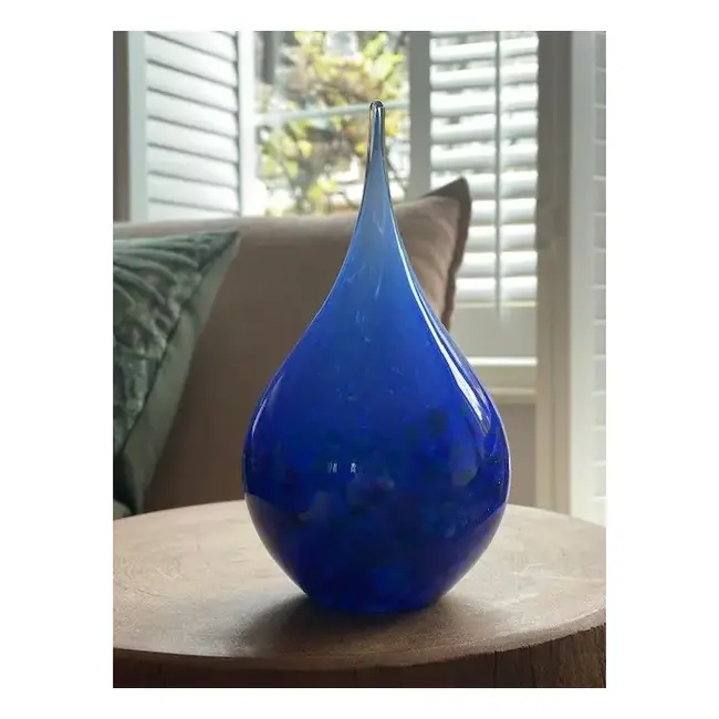 Kristalglazen druppel urn medium blauw gemengd