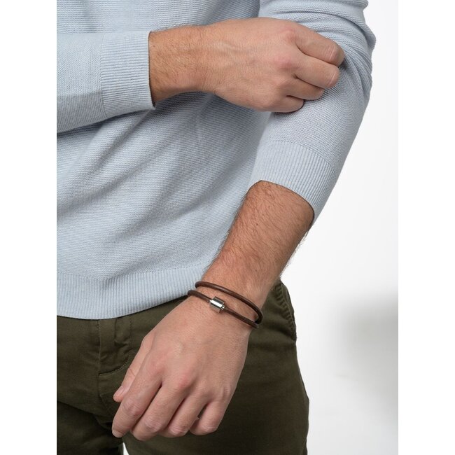 Glad leder herenarmband met zwart edelstaal ashouder - bruin