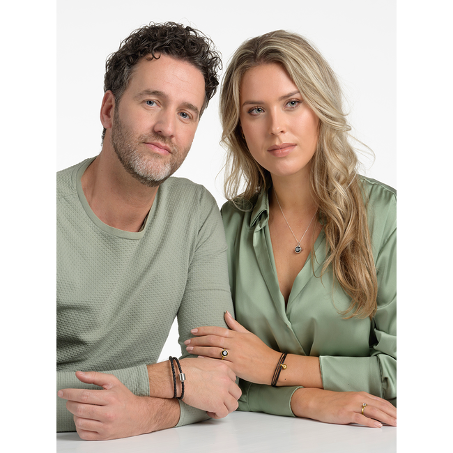 Charm dames armband met goudkleurige ashouder - zwart