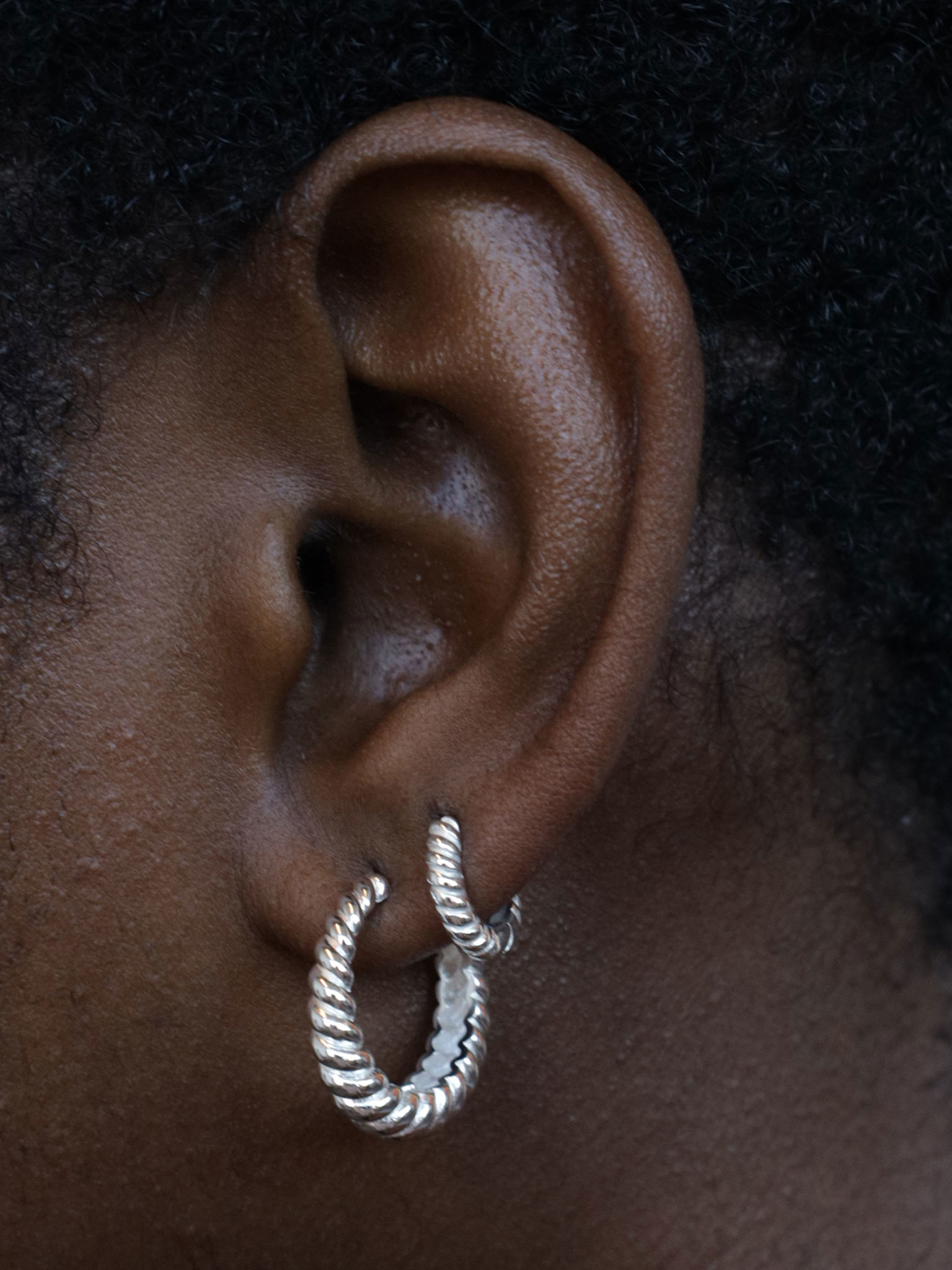 T.I.T.S. CROISSANT EARRING HOOP SILVER