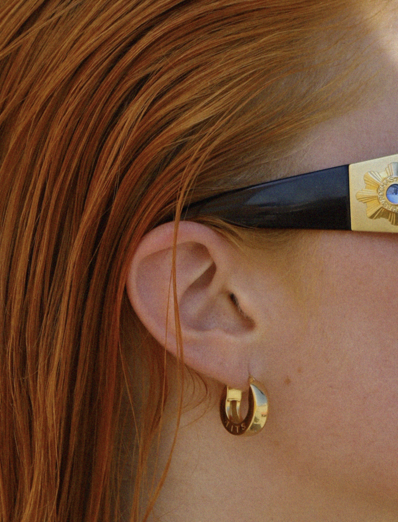 T.I.T.S. TITS LOGO HOOP EARRING GOLD