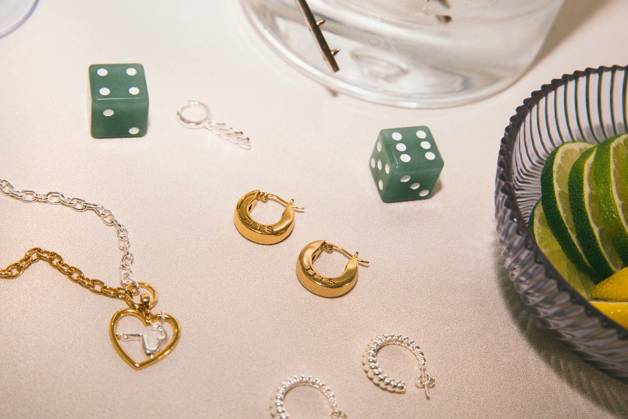 T.I.T.S. TITS LOGO HOOP OORBEL GOUD