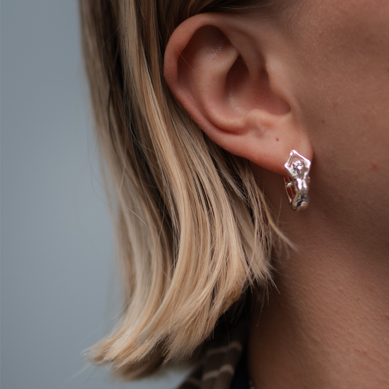 T.I.T.S. BODY HOOP EARRING SILVER