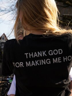 T.I.T.S. T-SHIRT THANK GOD ZWART