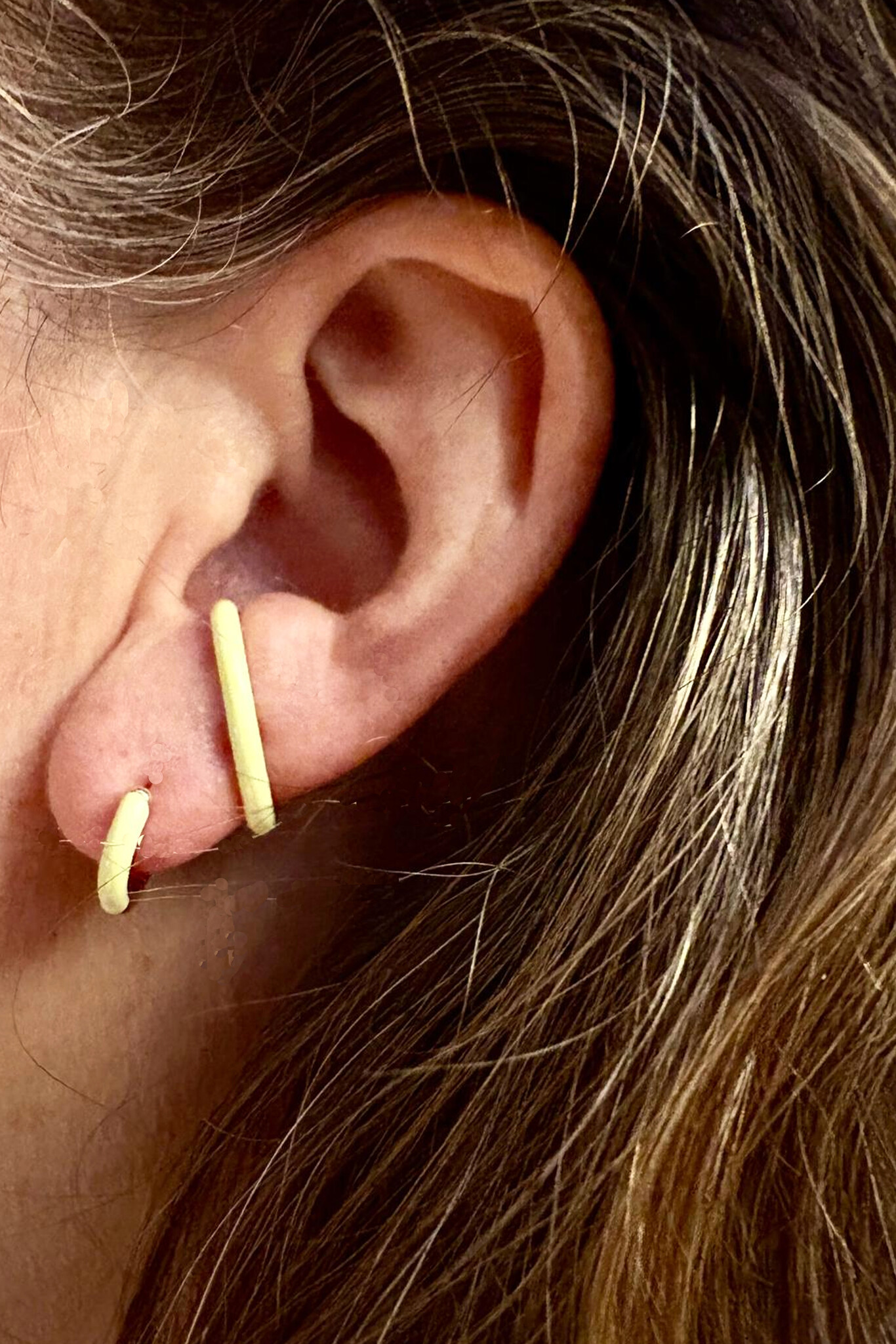 Embrace Earring Enamel Soft yellow Gold