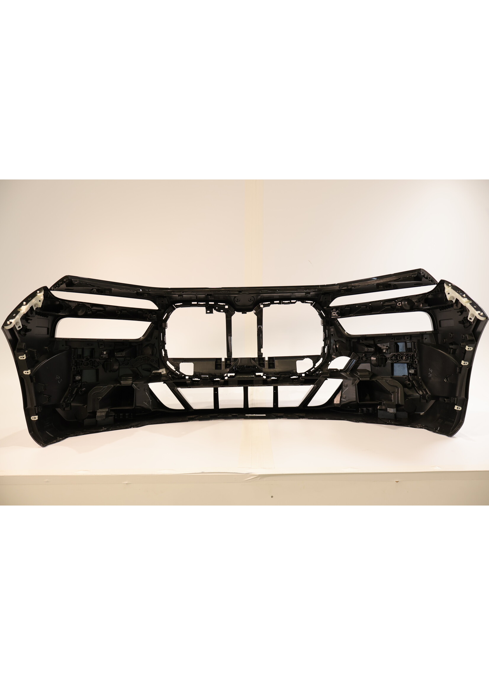 BMW BMW 7 Series G70 Front Bumper M-Package bumper with PDC 5A45BF7 51115A45BF7