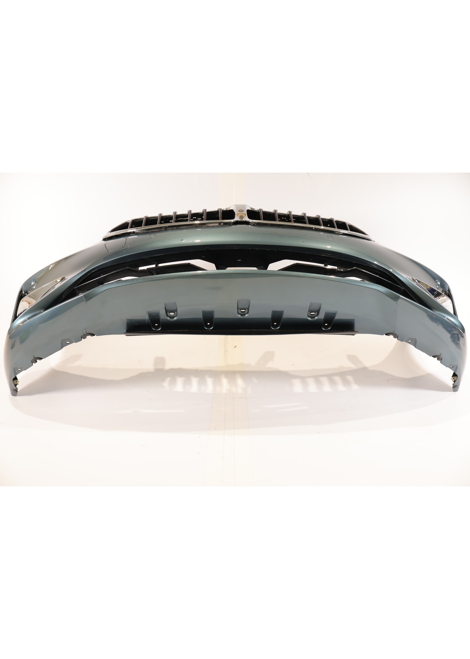 BMW BMW 8er G16 Komplette Frontstoßstange 51117946650 51117946651