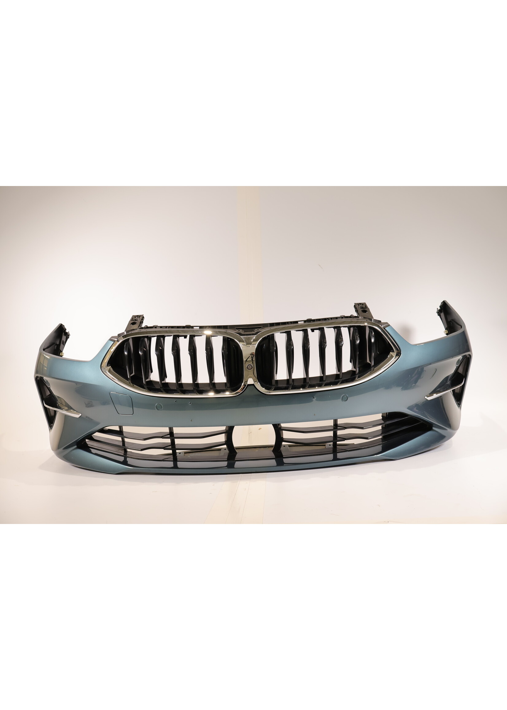 BMW BMW 8er G16 Komplette Frontstoßstange 51117946650 51117946651