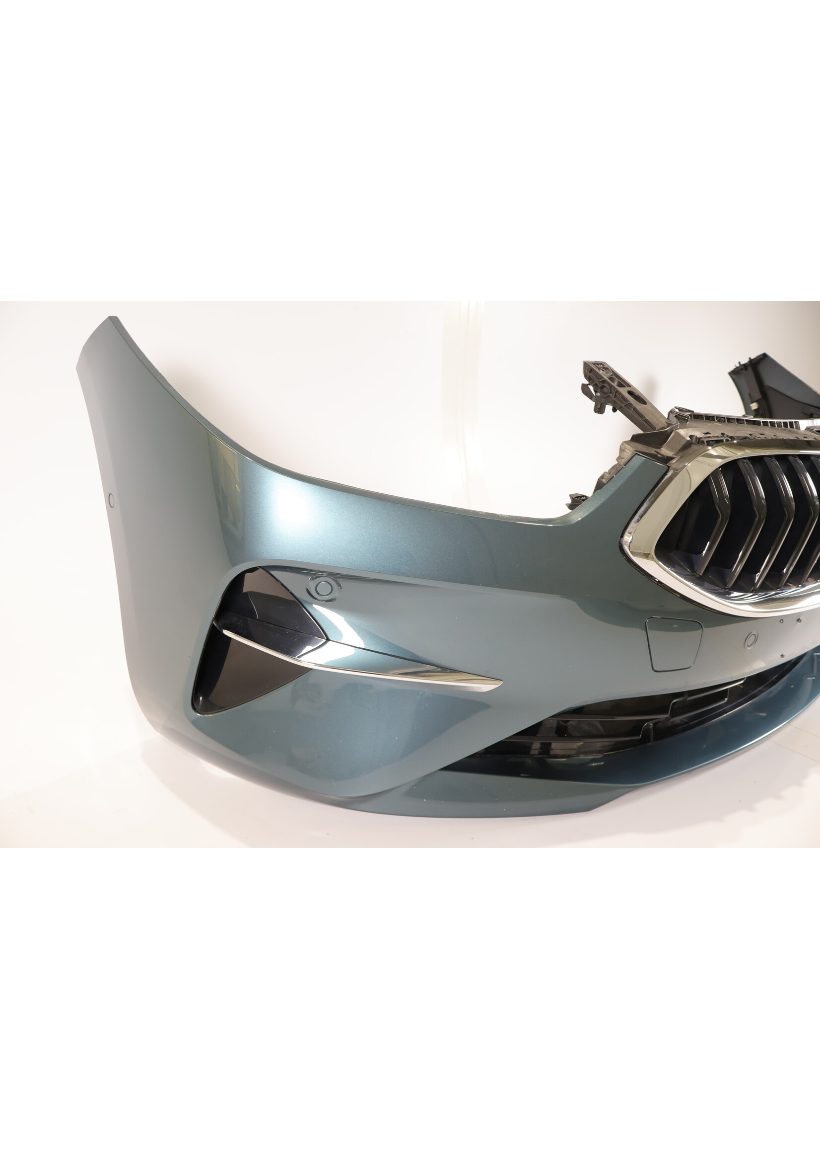 BMW BMW 8er G14 G15 G16 Komplette Frontstoßstange 51117946650 51117946651