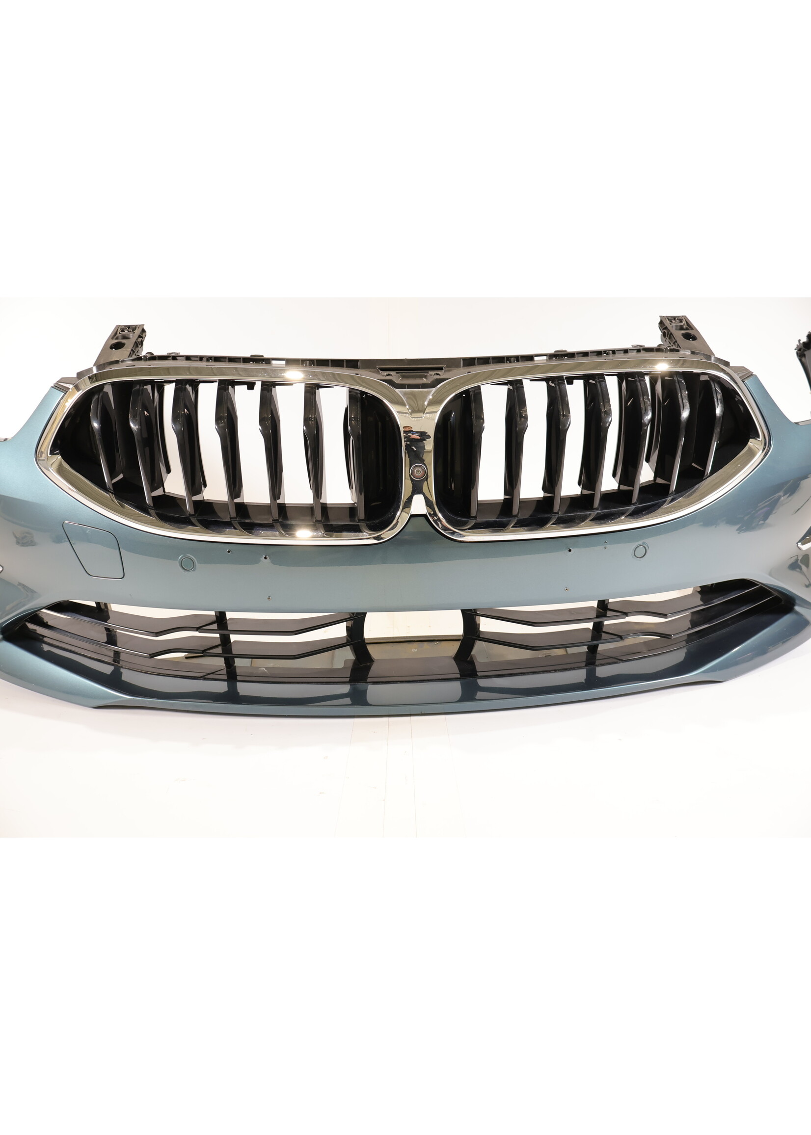 BMW BMW 8er G14 G15 G16 Komplette Frontstoßstange 51117946650 51117946651