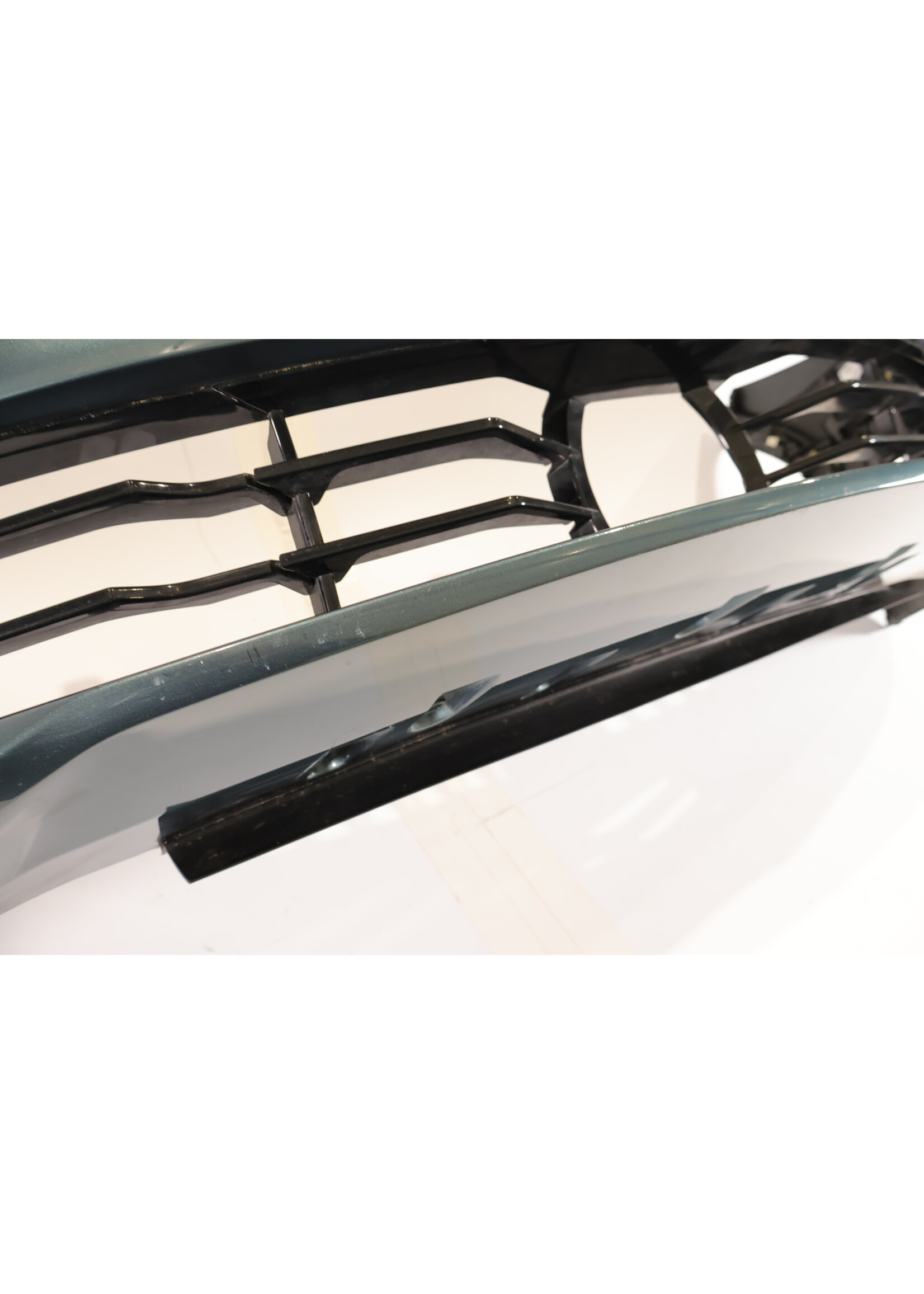 BMW BMW 8er G14 G15 G16 Komplette Frontstoßstange 51117946650 51117946651