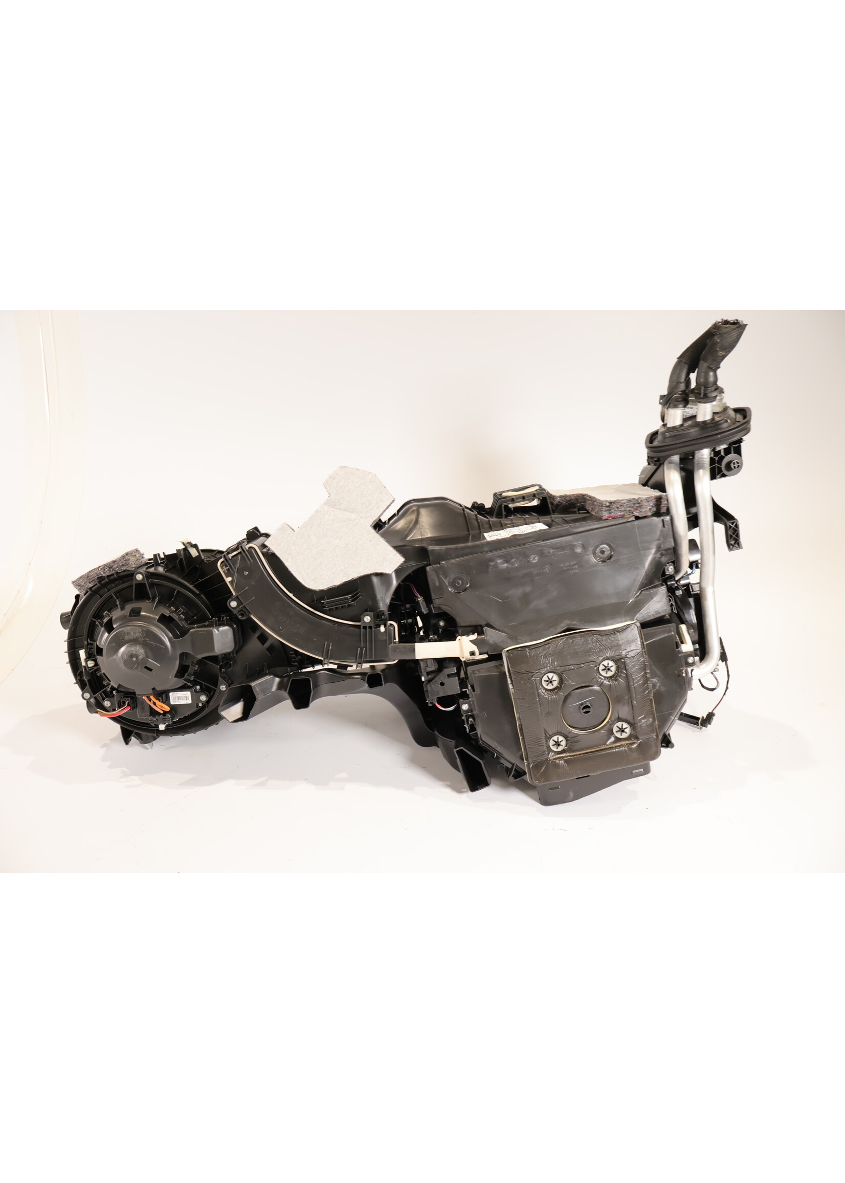 BMW BMW 1, 3 & 4 Series F20 F30 F32 F33 F36 New heater housing with module 684298601