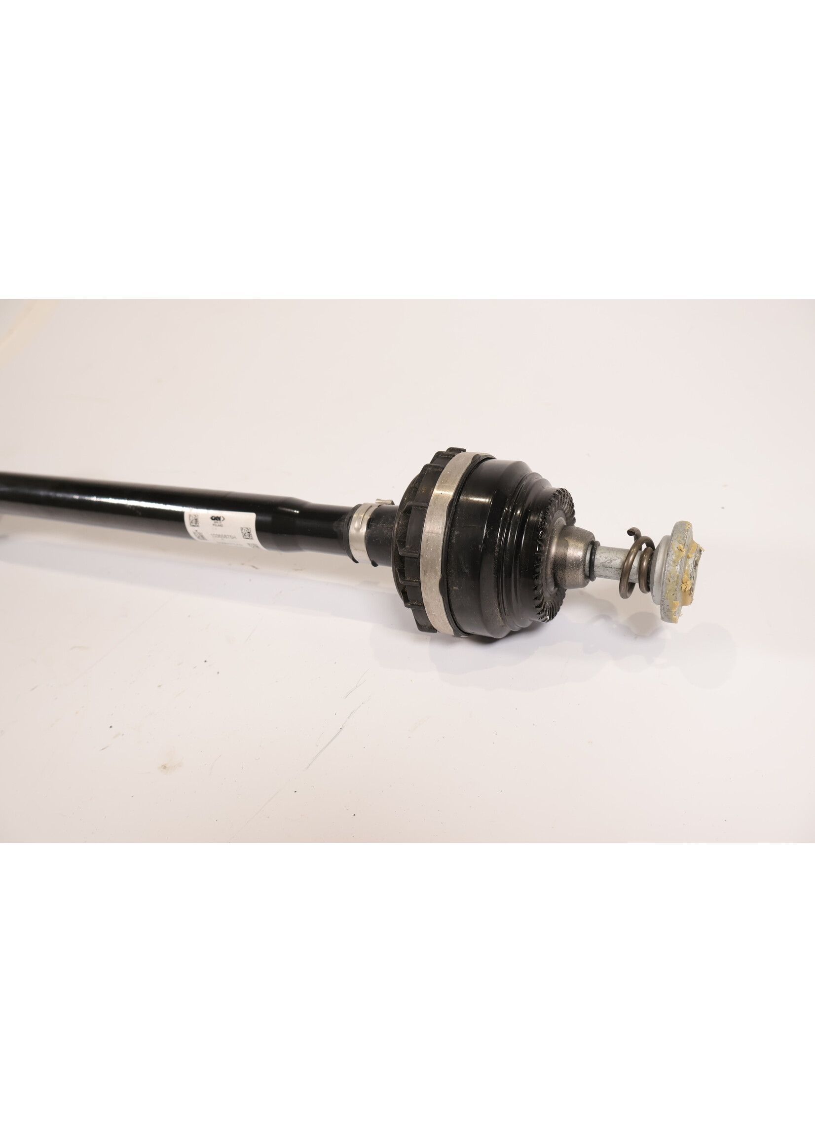 BMW BMW 4 Series G26 Drive shaft thru axle left rear 354KM 8666073 33208666073