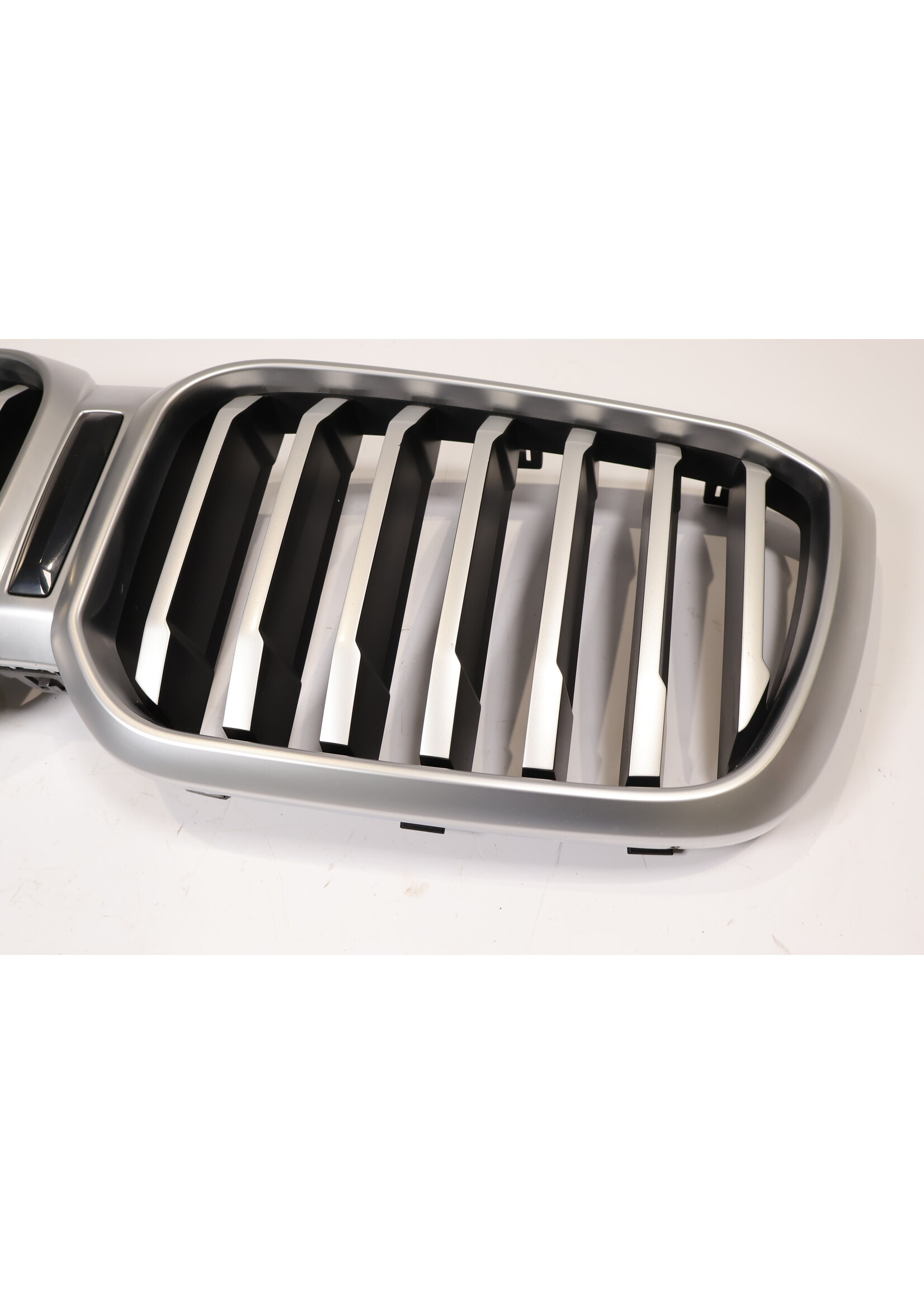 BMW BMW X3 G01 X4 G02 LCI Front grill 10627111 51135A1A3F5