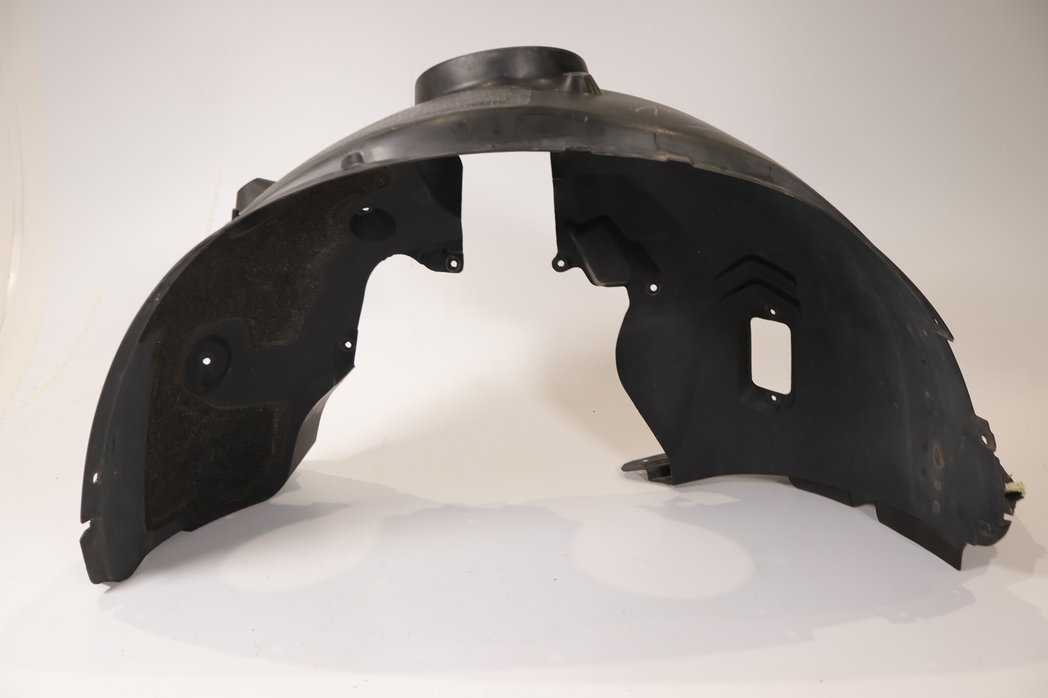 BMW X1 F48 Wheel arch cover mud fairing right front 7342176