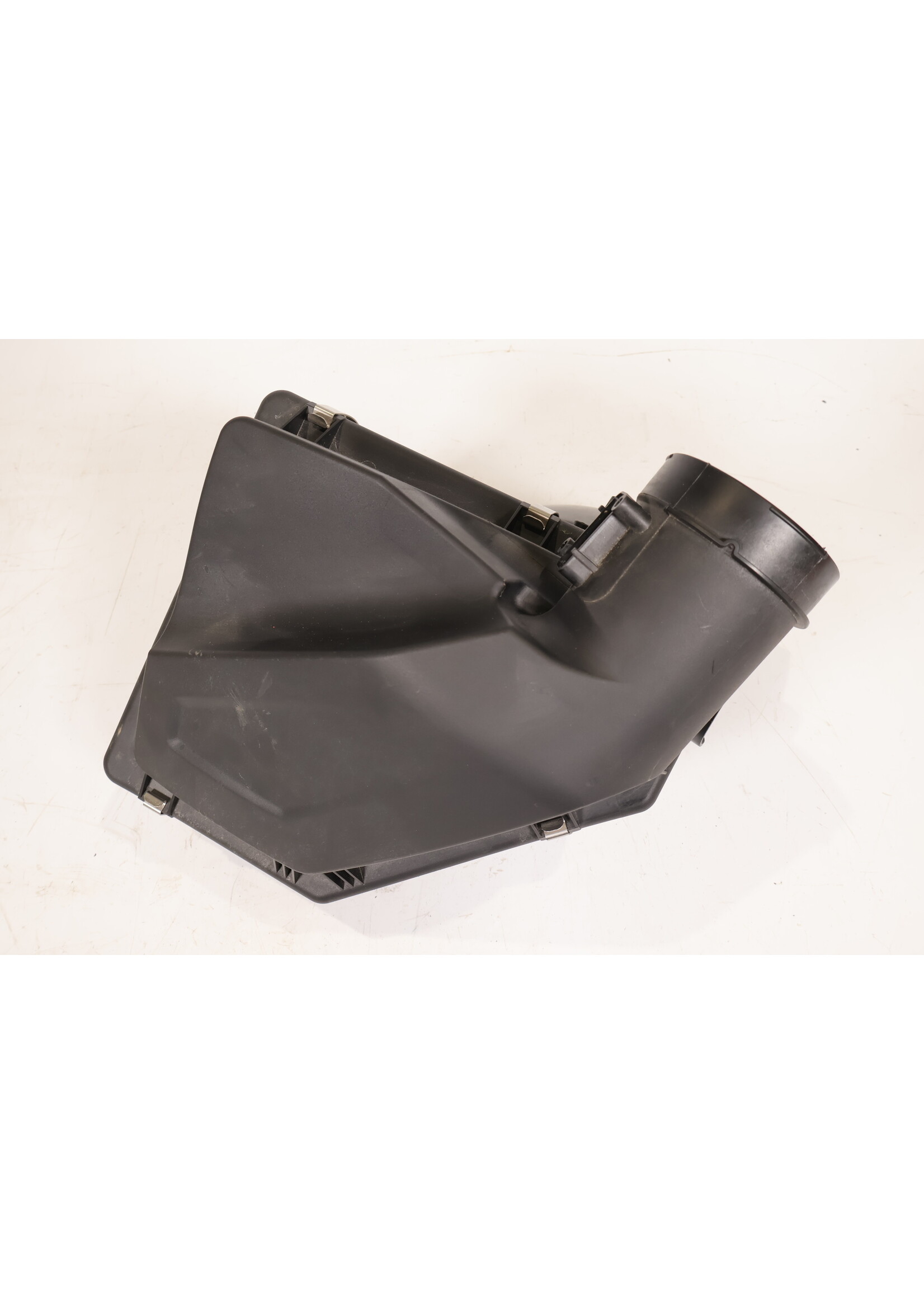 BMW BMW 3 Series G20 G21 320i Air filter housing + air temperature sensor 72423104 13718580424
