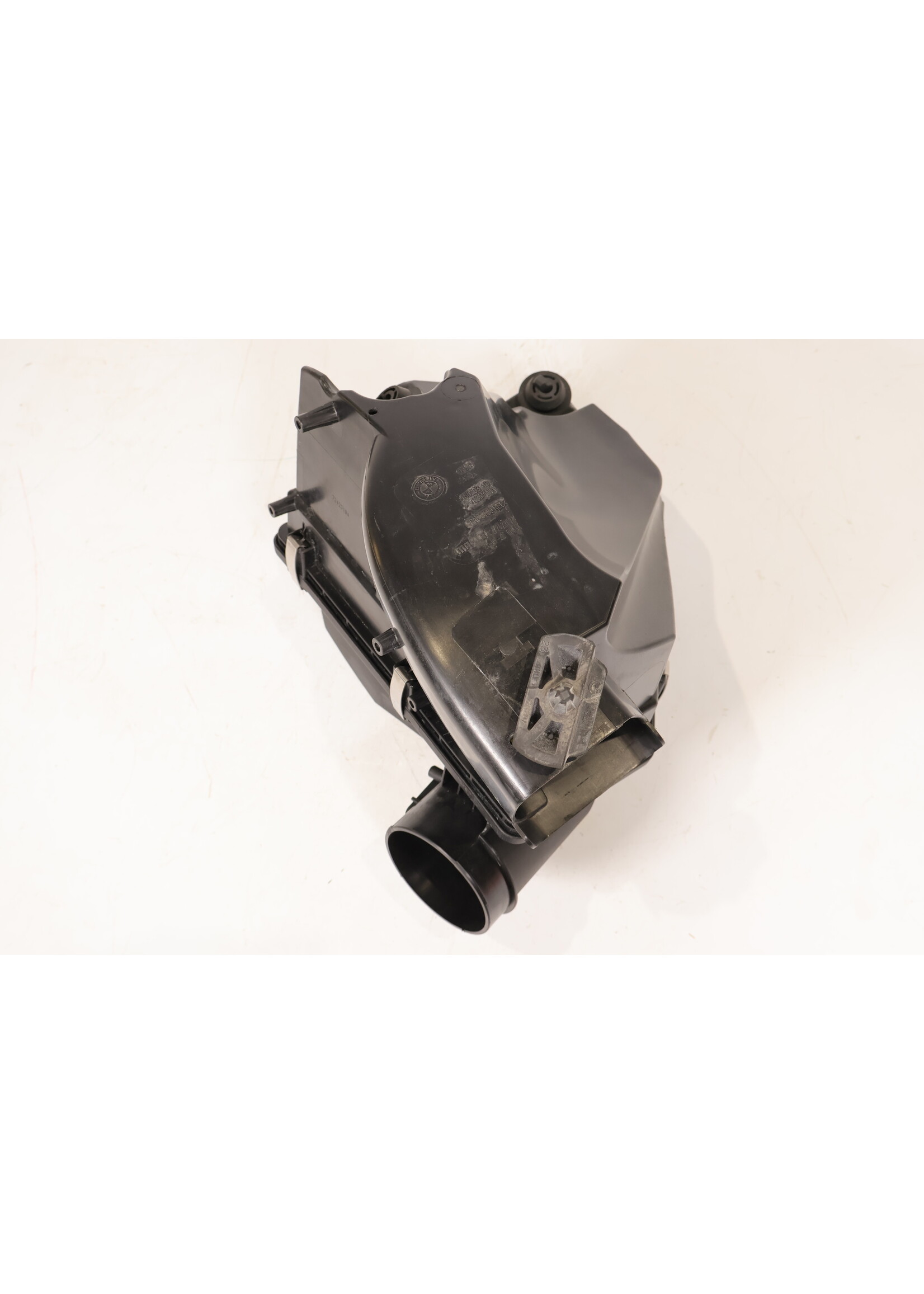 BMW BMW 3 Series G20 G21 320i Air filter housing + air temperature sensor 72423104 13718580424