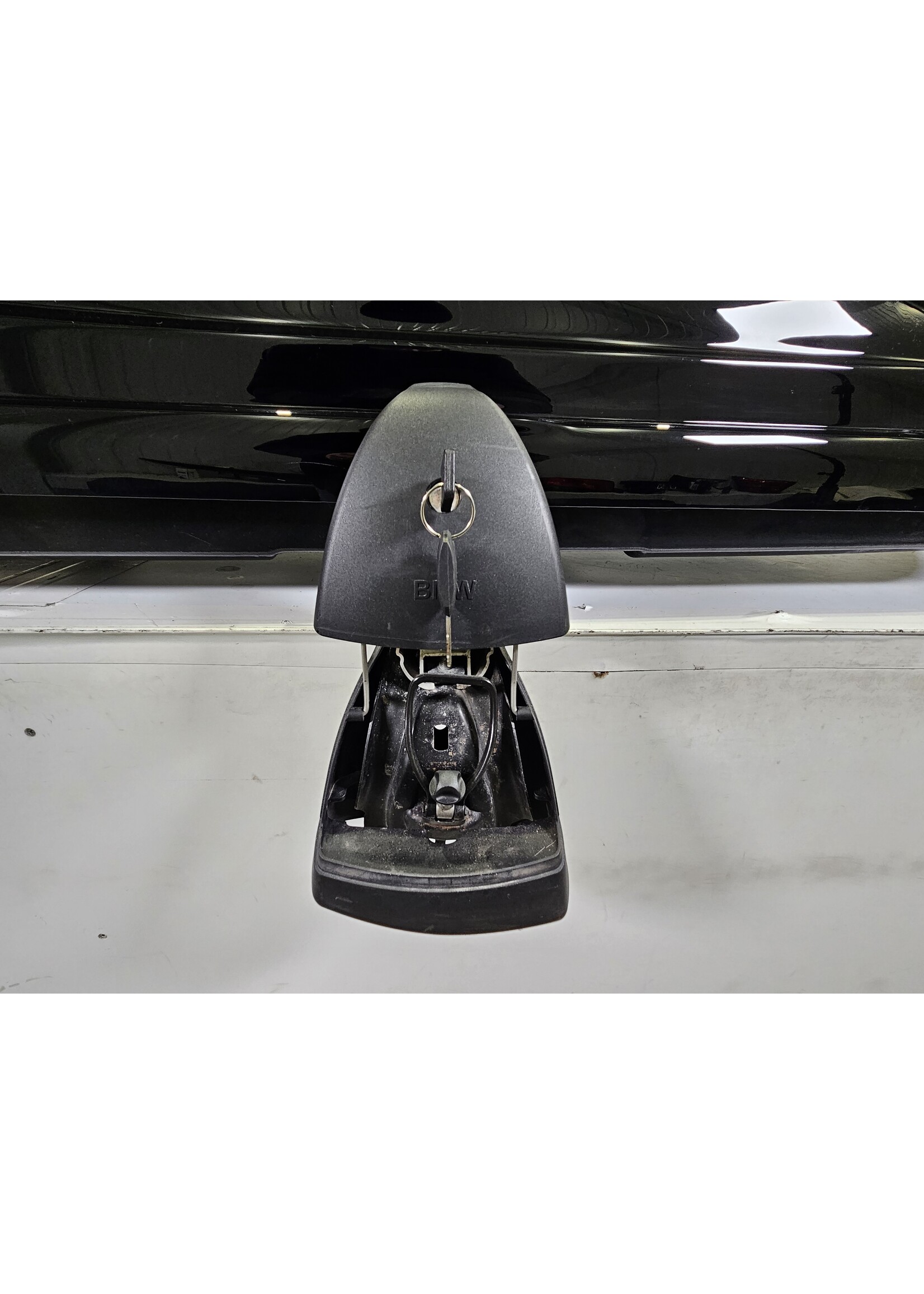 BMW BMW Original roof box with matching roof racks with keys 2406459 82732406459