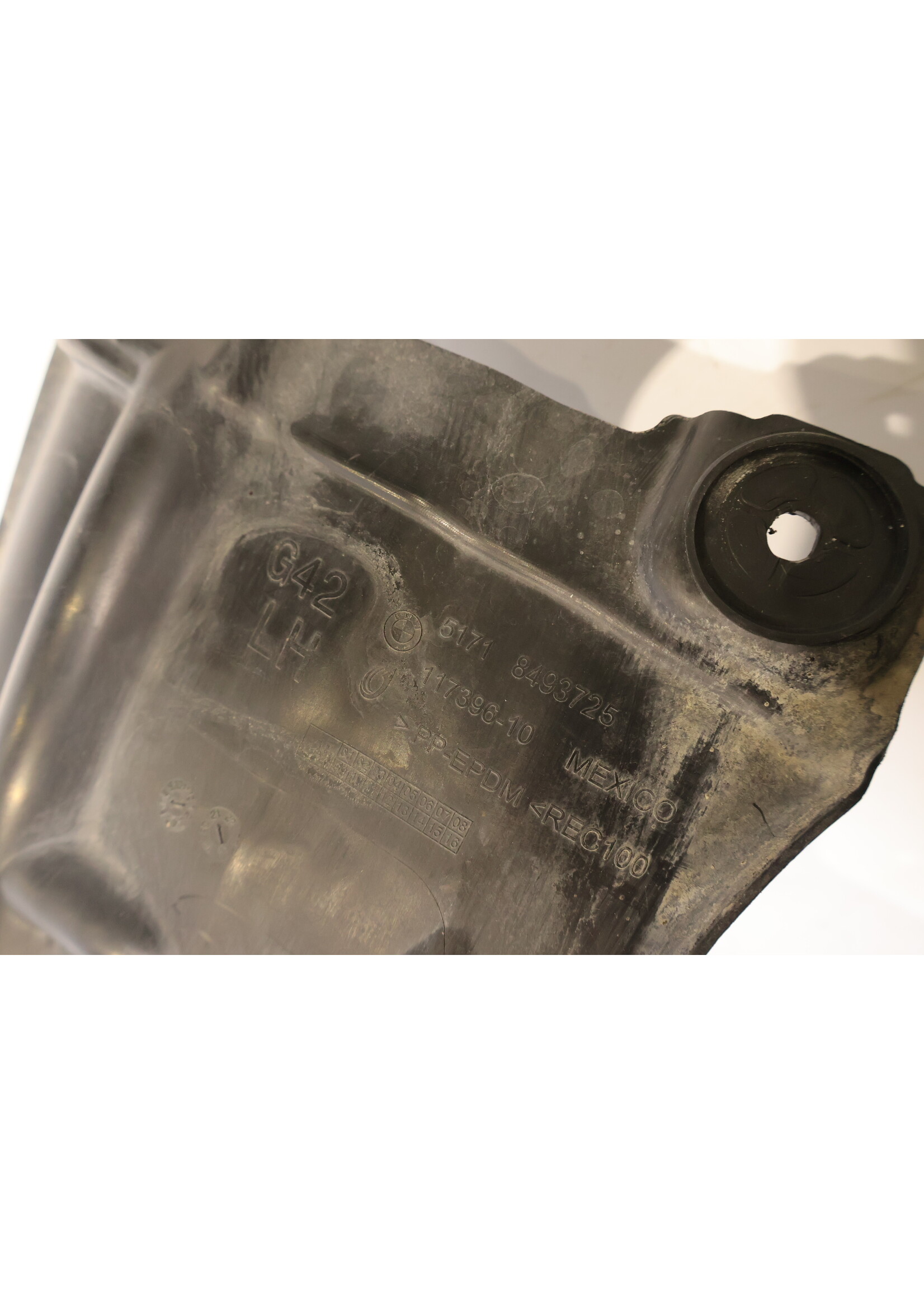 BMW BMW 2er G42 Abdeckung Radhaus Hinterteil vorn links 8493725 51718493725