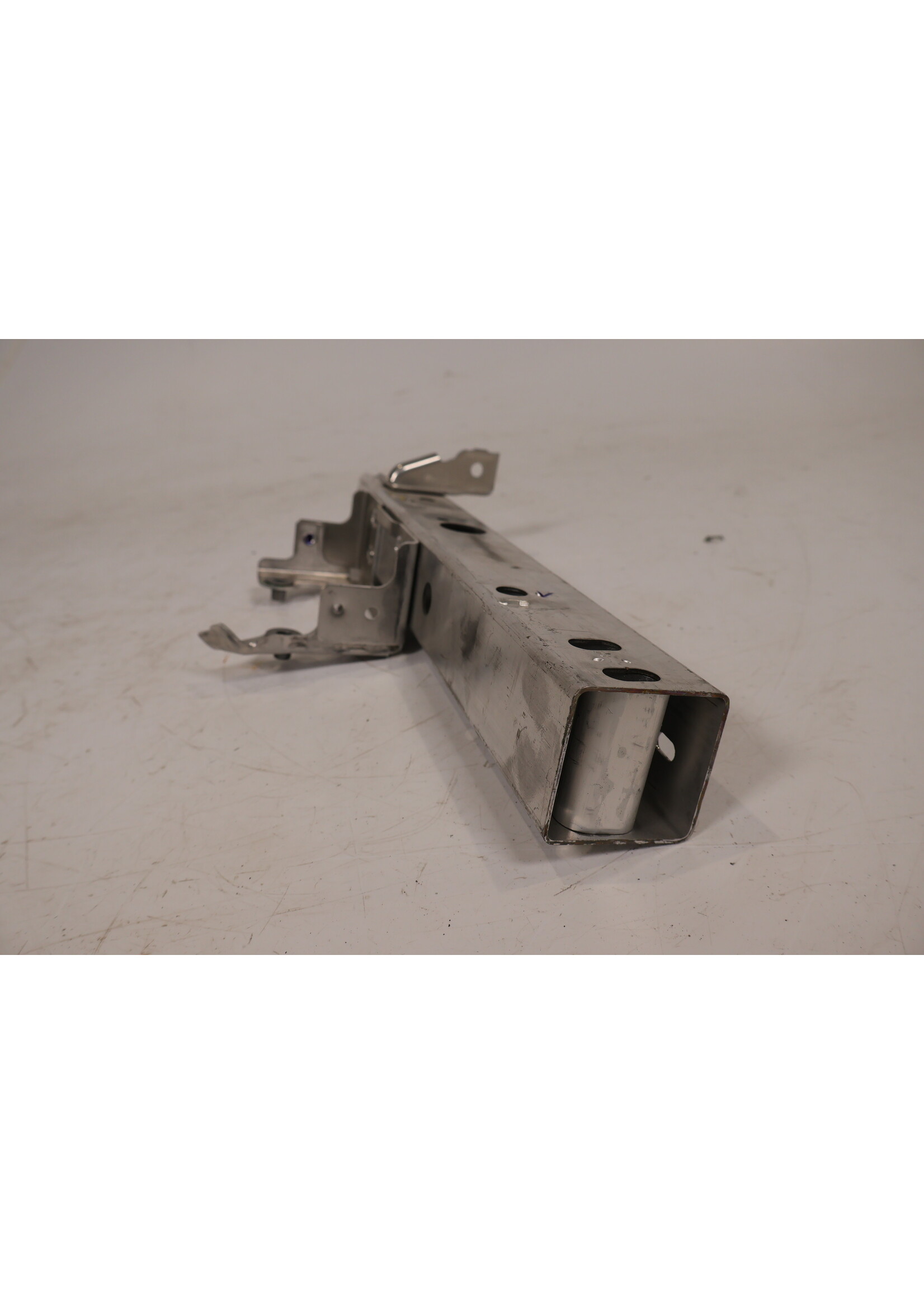 BMW BMW I3 I01 Front Bumper Left Impact Bracket Genuine D5222076000 RF I56U-04