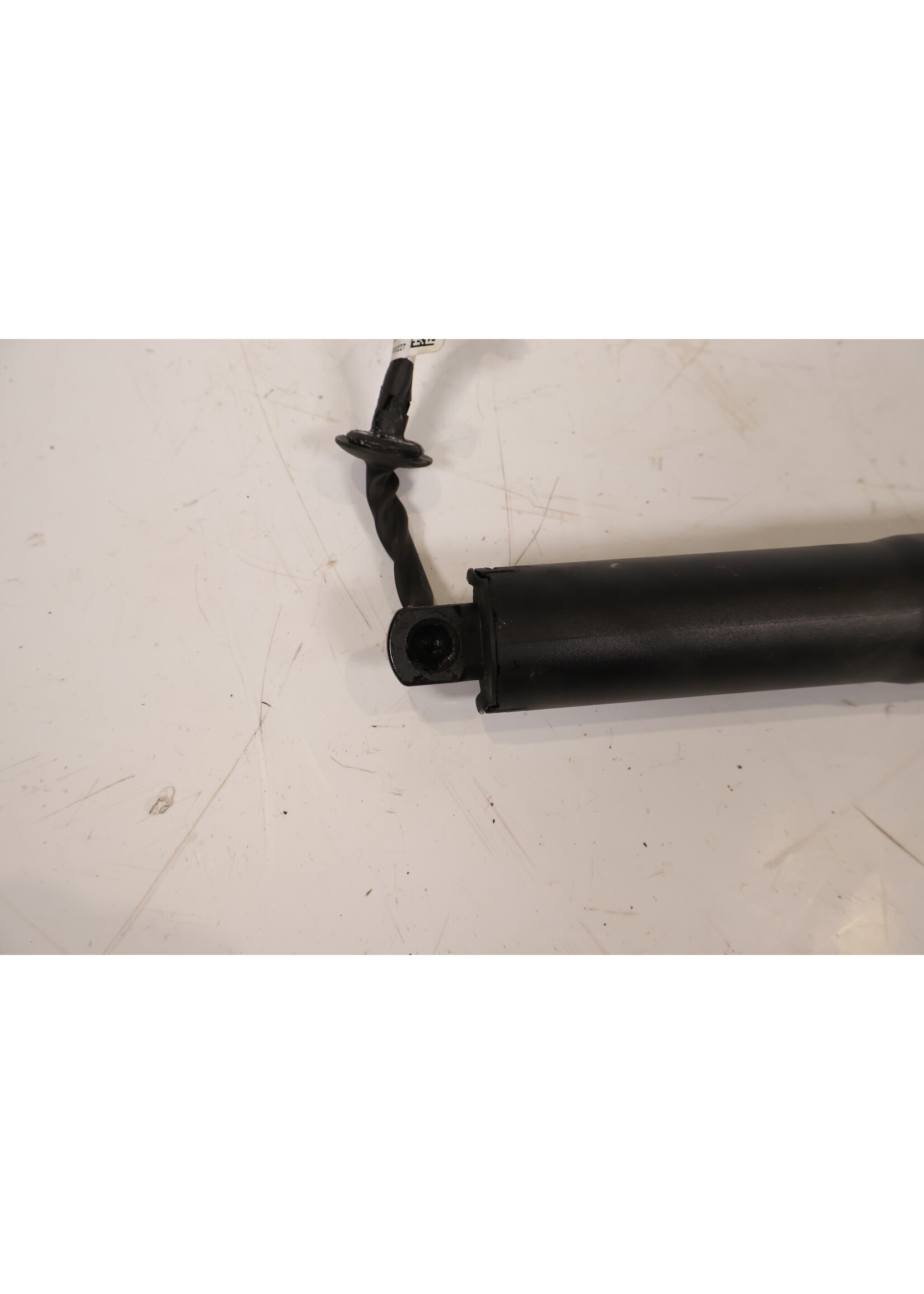 BMW BMW U06 2 Series Active Tourer spindle drive electric tailgate right 51248494161 8494161