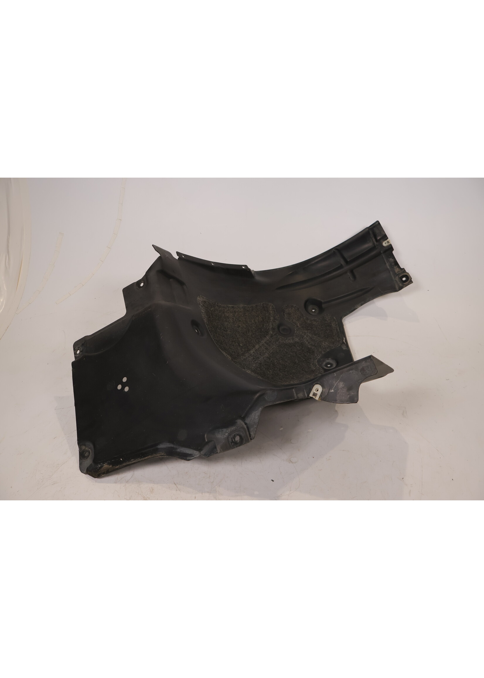 BMW BMW 2er G42 Abdeckung Radhaus Hinterteil vorn rechts 8493726 51718493726
