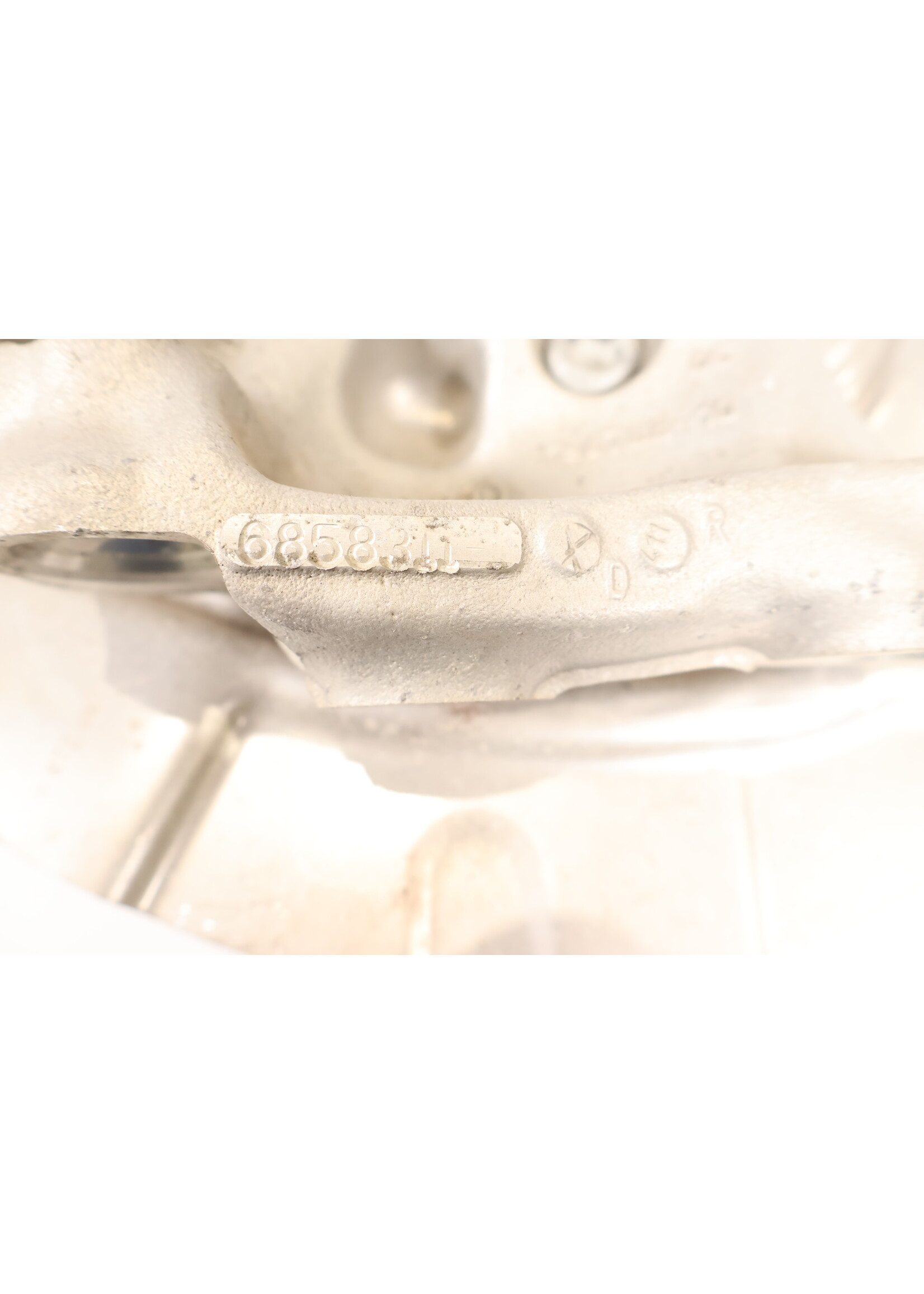 BMW BMW 4 Series F32 F33 F36 Front wheel hub front right AS NEW 6858311 198788