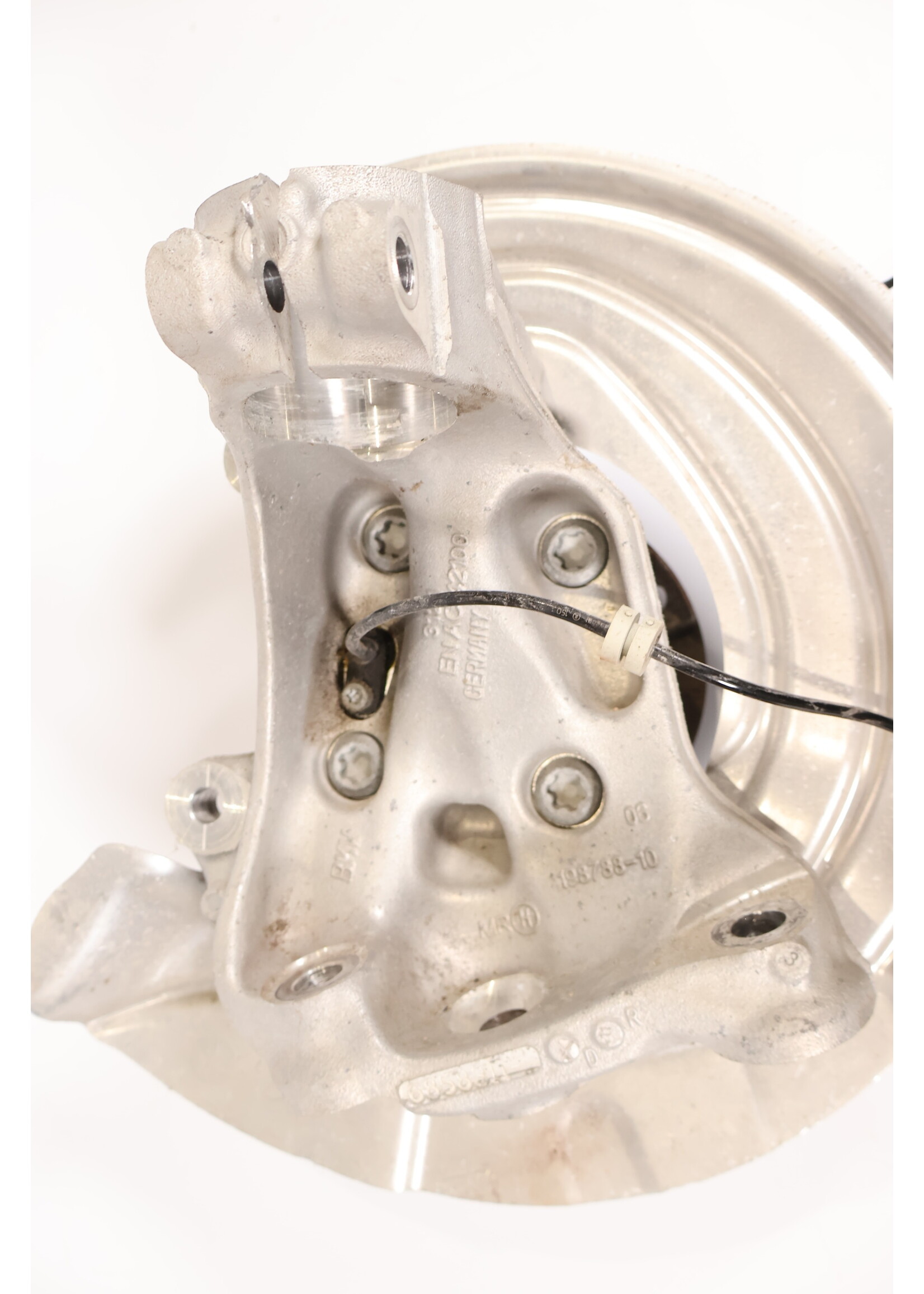BMW BMW 4 Series F32 F33 F36 Front wheel hub front right AS NEW 6858311 198788