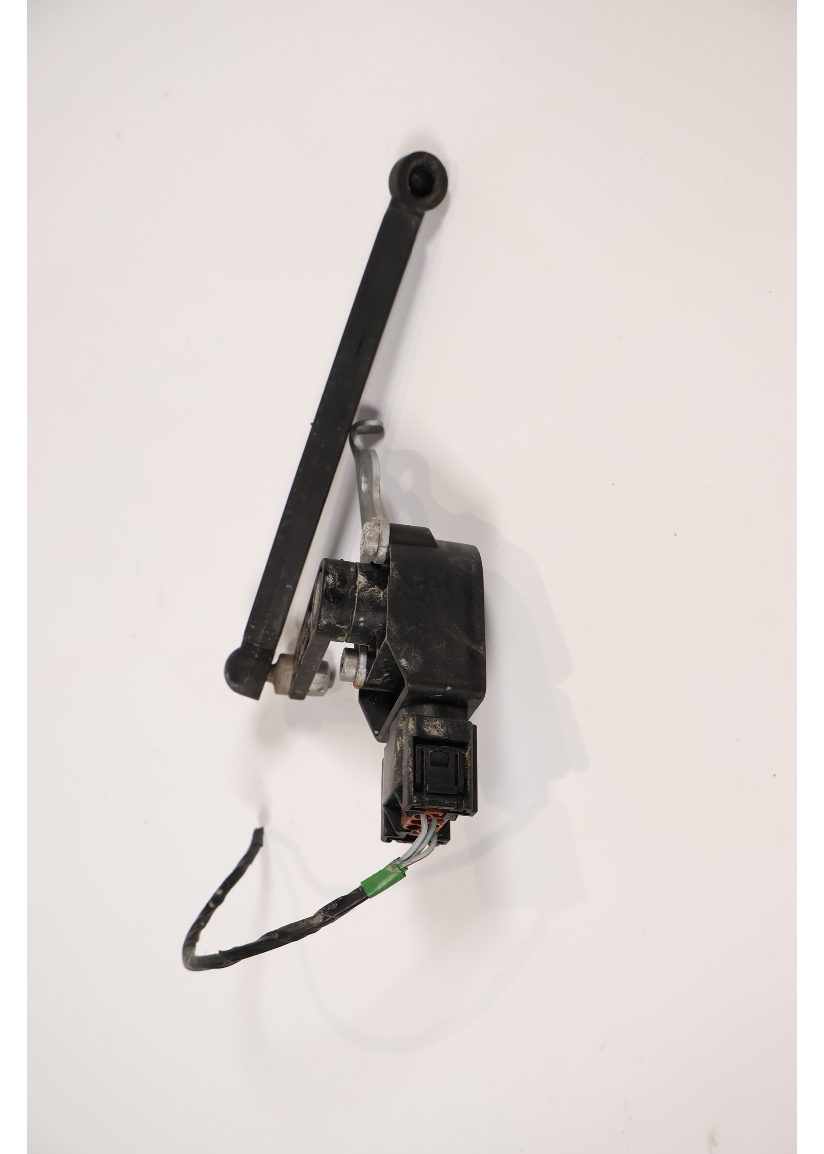 BMW BMW F-Series OEM Level sensor for xenon NEW CONDITION 37146870000 6870000