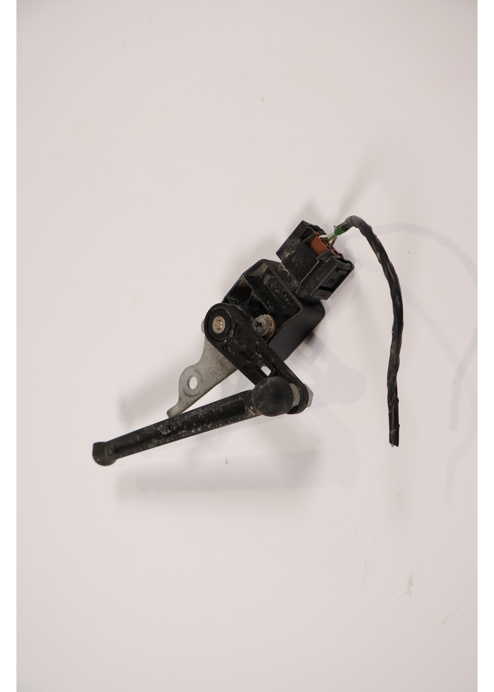 BMW BMW F-Series OEM Level sensor for xenon NEW CONDITION 37146870000 6870000