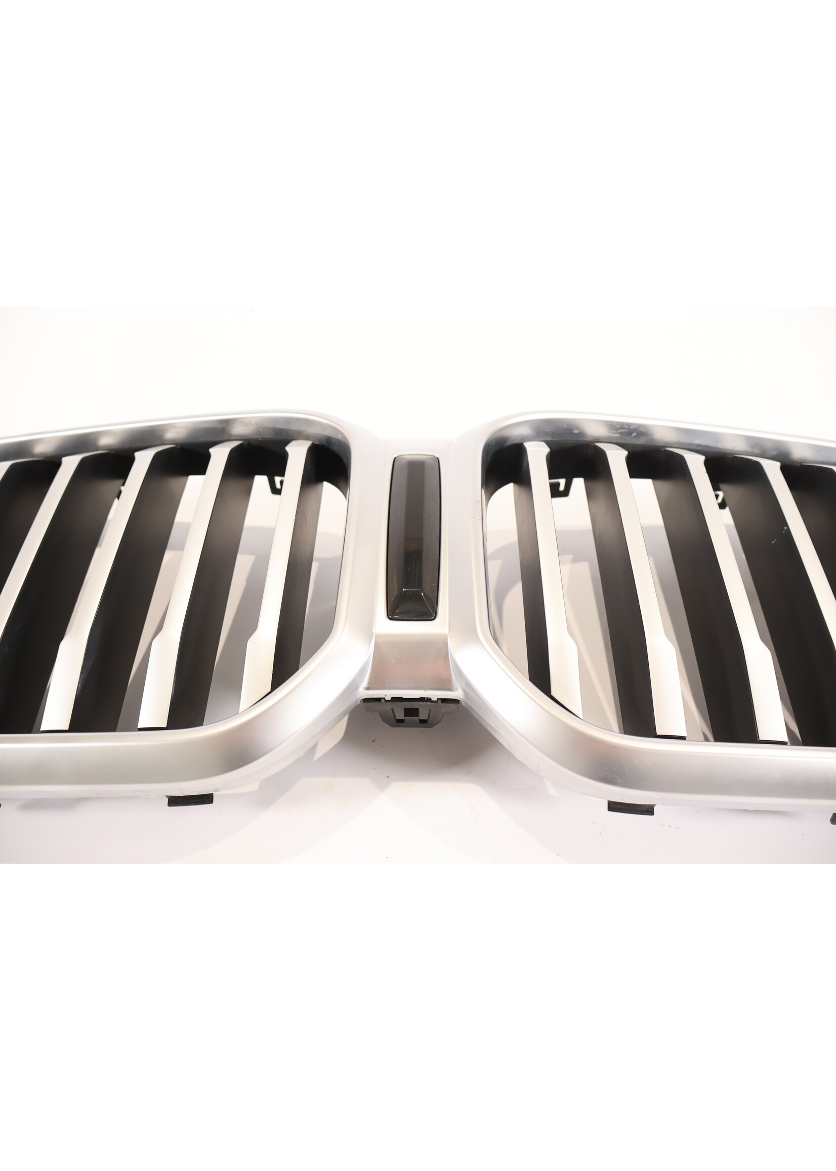 BMW BMW X1 U11 Grill front bumper 10627111 51135A1A3F5