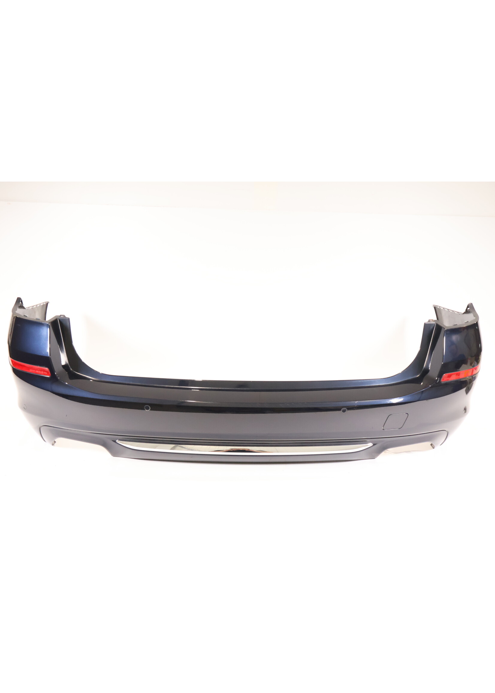 BMW BMW 5er G30 G31 Komplette Heckstoßstange mit PDC 51127475616 7475616