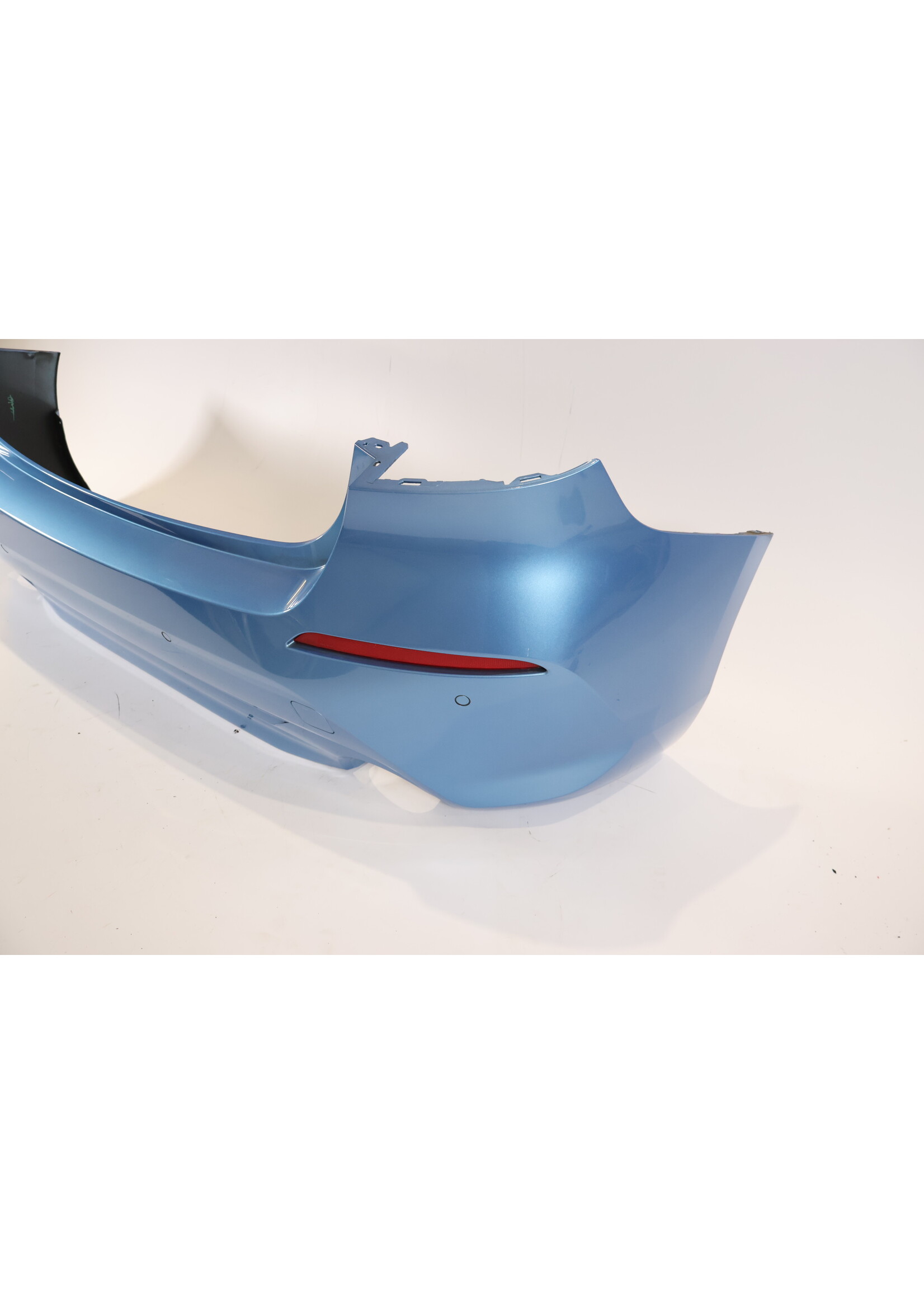 BMW BMW 1er F40 F41 Heckstoßstange komplett mit PDC 51129464579 9464579