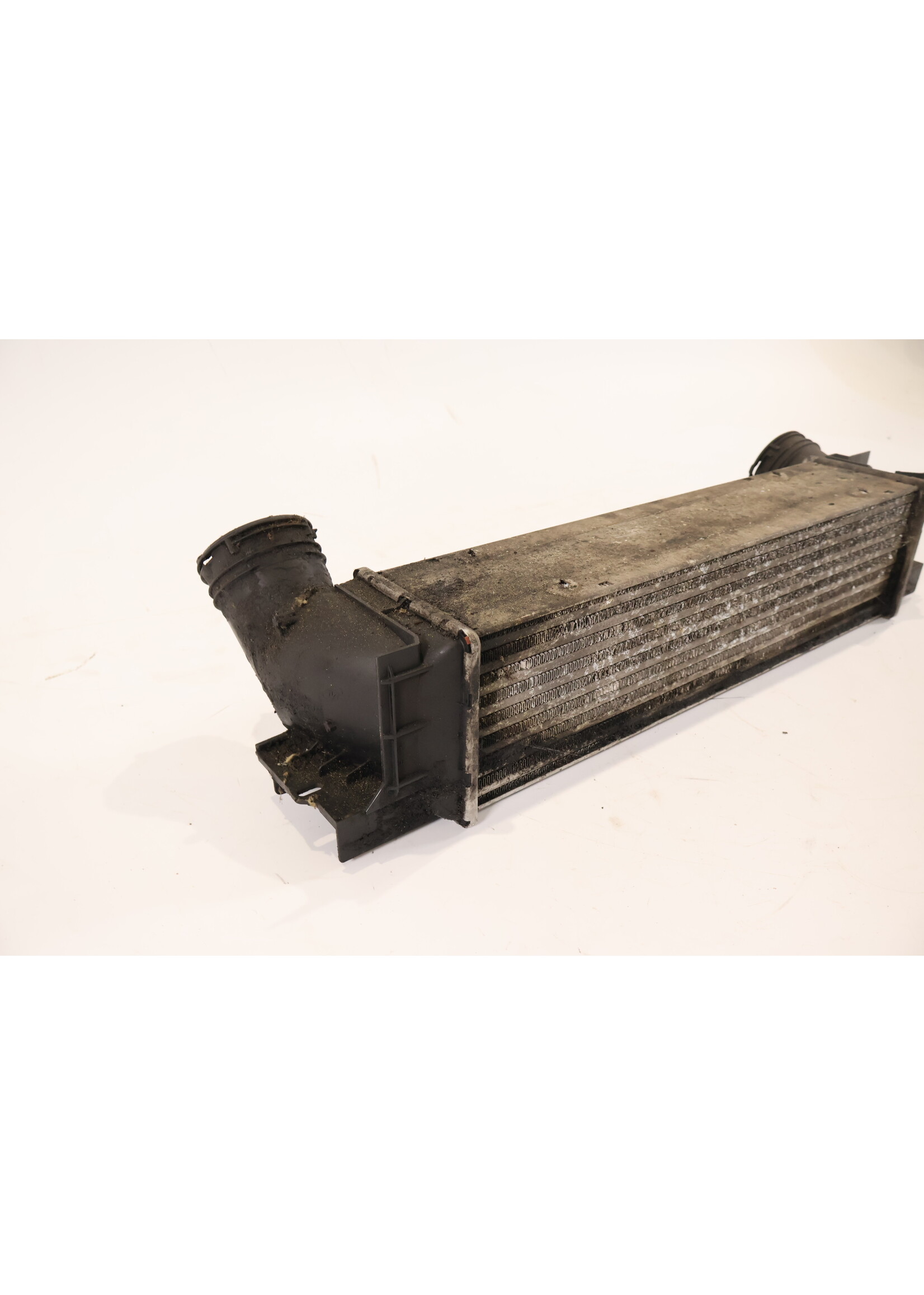 BMW BMW 3 Serie E90 E91 E92 E84 Intercooler van 35d 17517800682 7800682