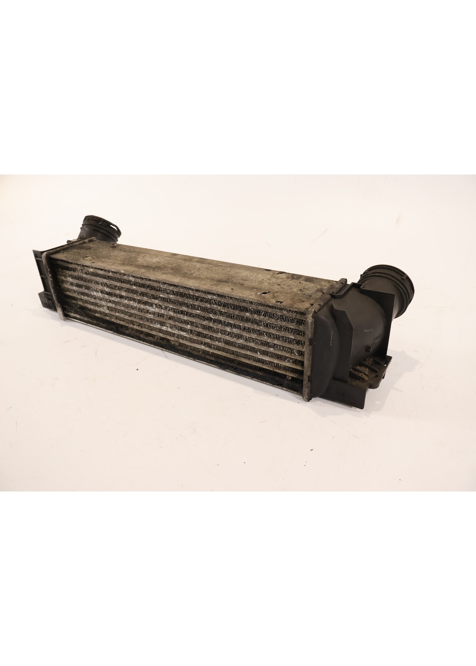 BMW BMW 3 Serie E90 E91 E92 E84 Intercooler van 35d 17517800682 7800682