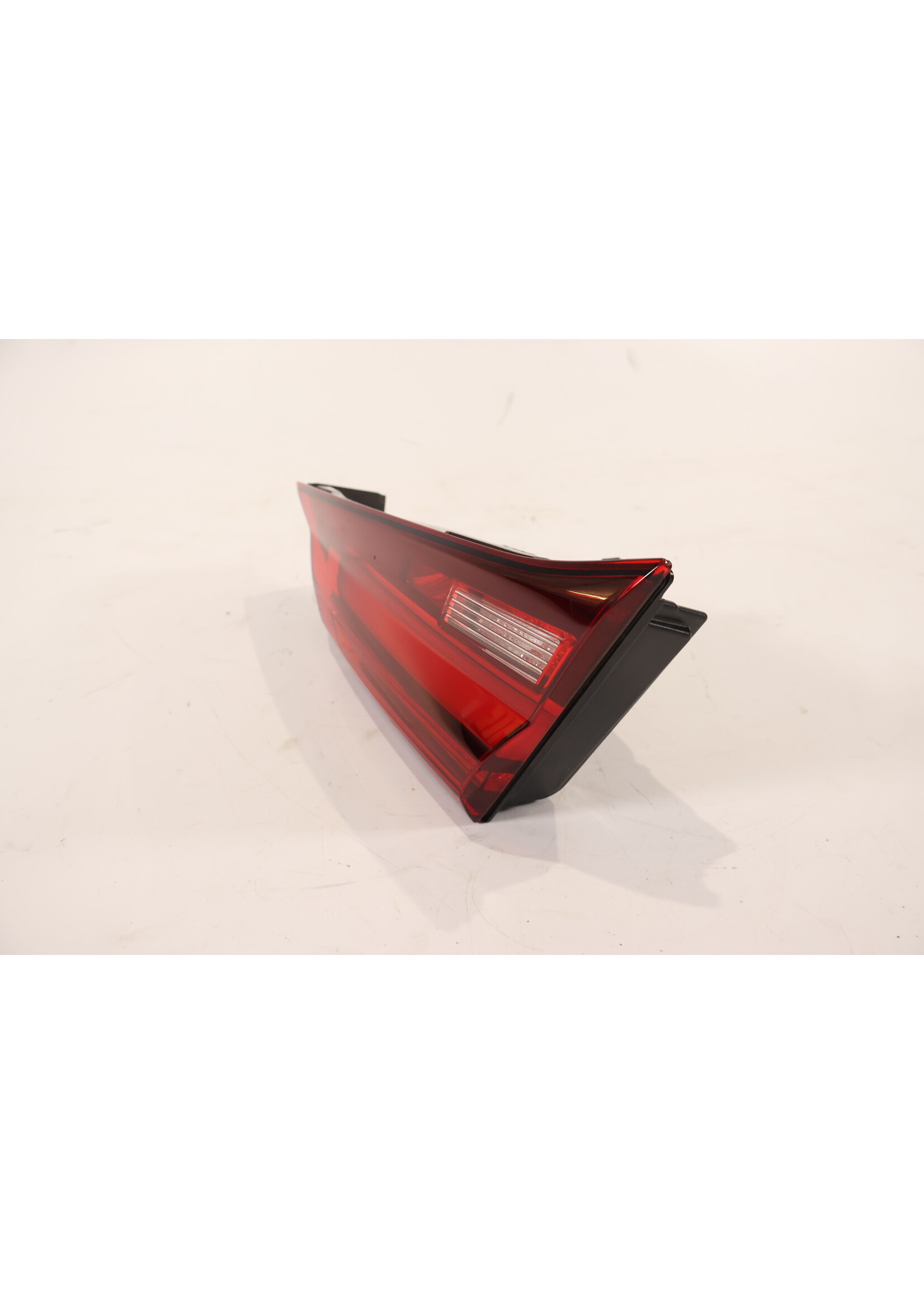 BMW BMW 1 Series F40 LED taillight right in tailgate 63217450652 7450652