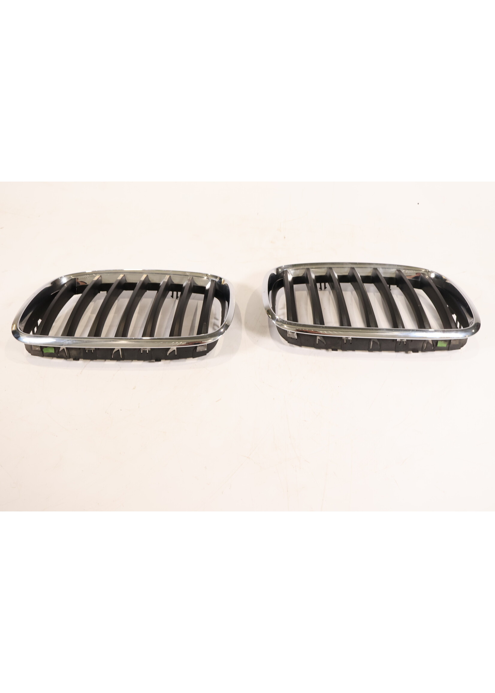 BMW  BMW X5 E70 LCI Grill set left + right 51317157687 51317157688