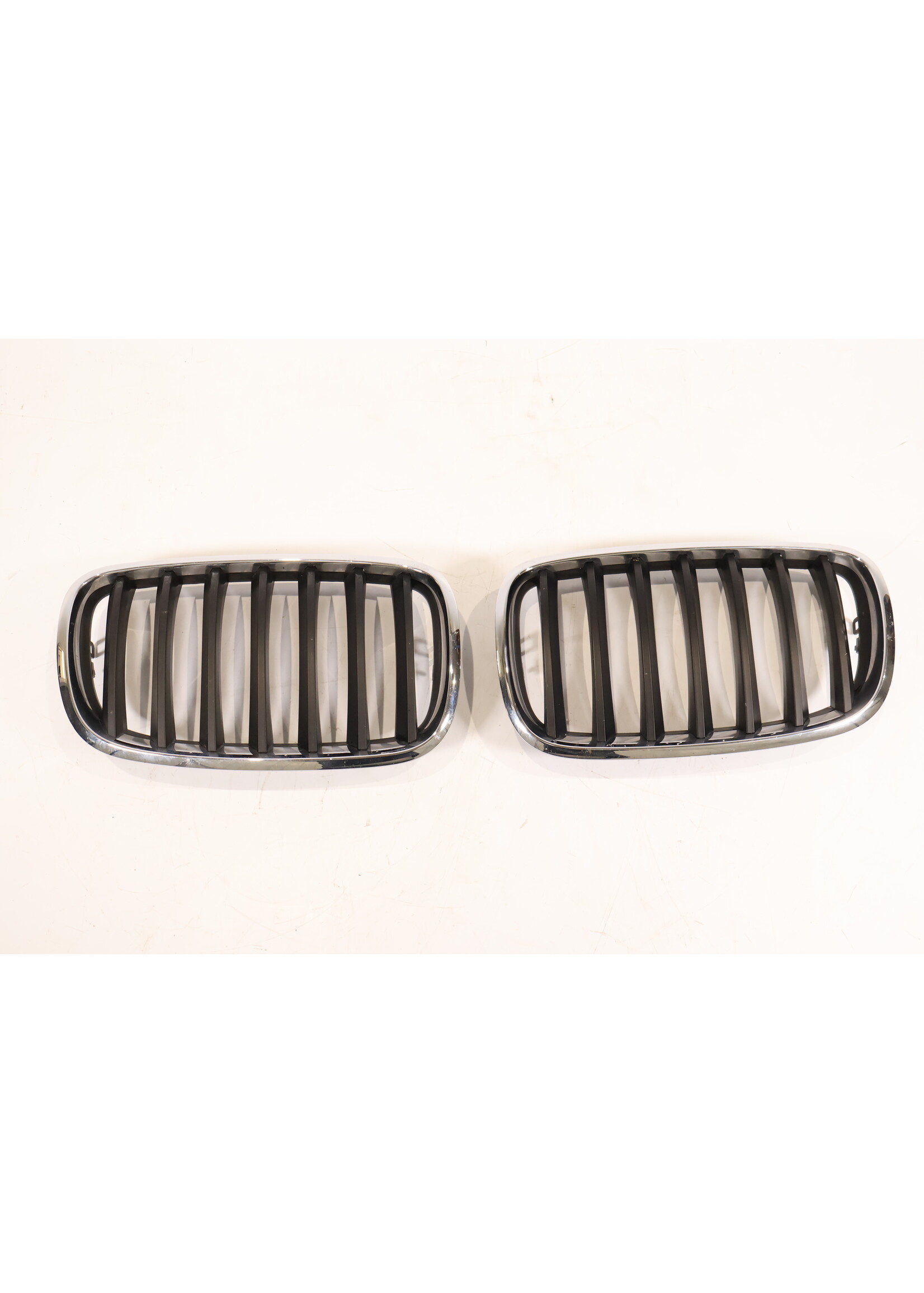 BMW  BMW X5 E70 LCI Grill set left + right 51317157687 51317157688