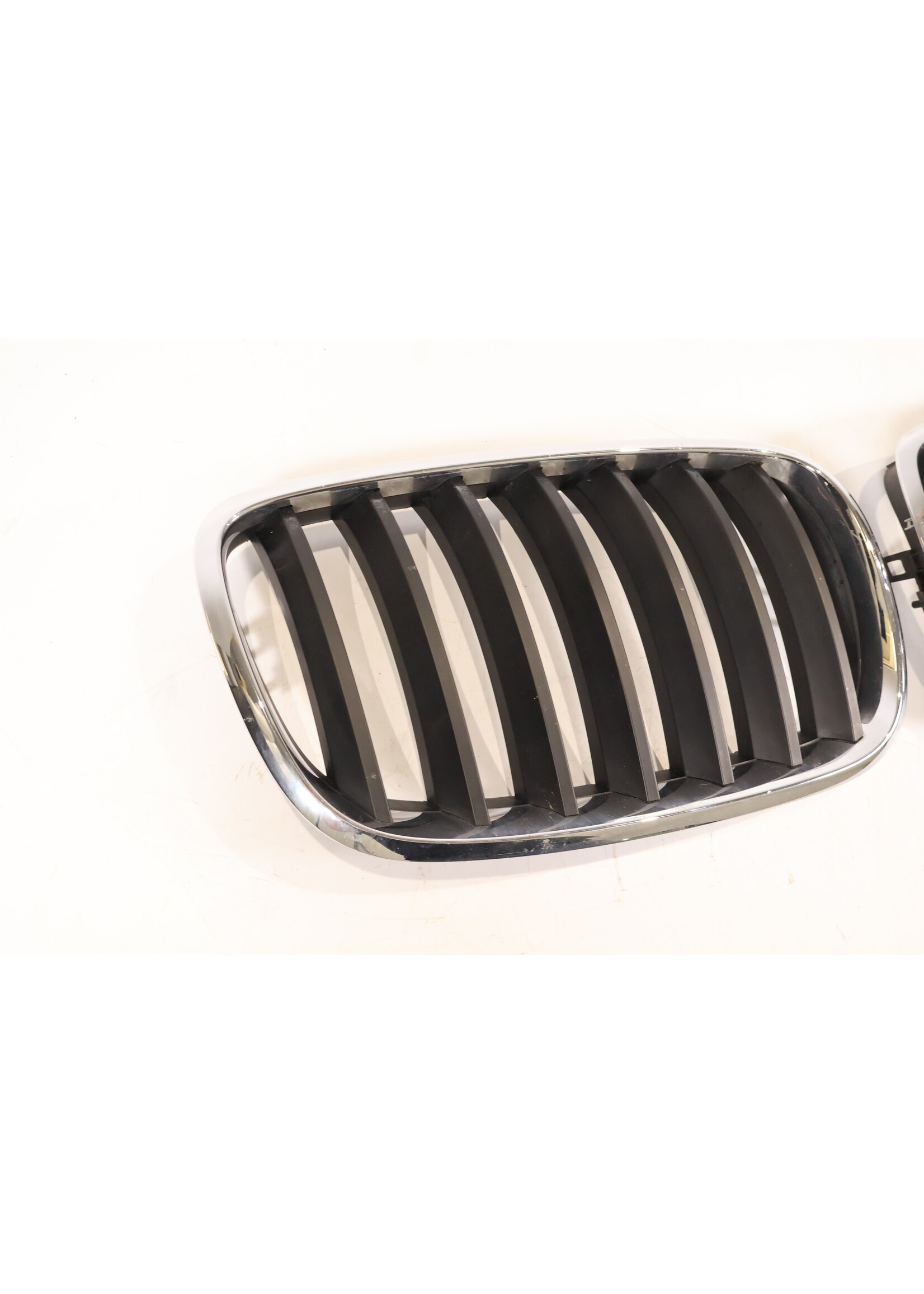 BMW  BMW X5 E70 LCI Grill set left + right 51317157687 51317157688
