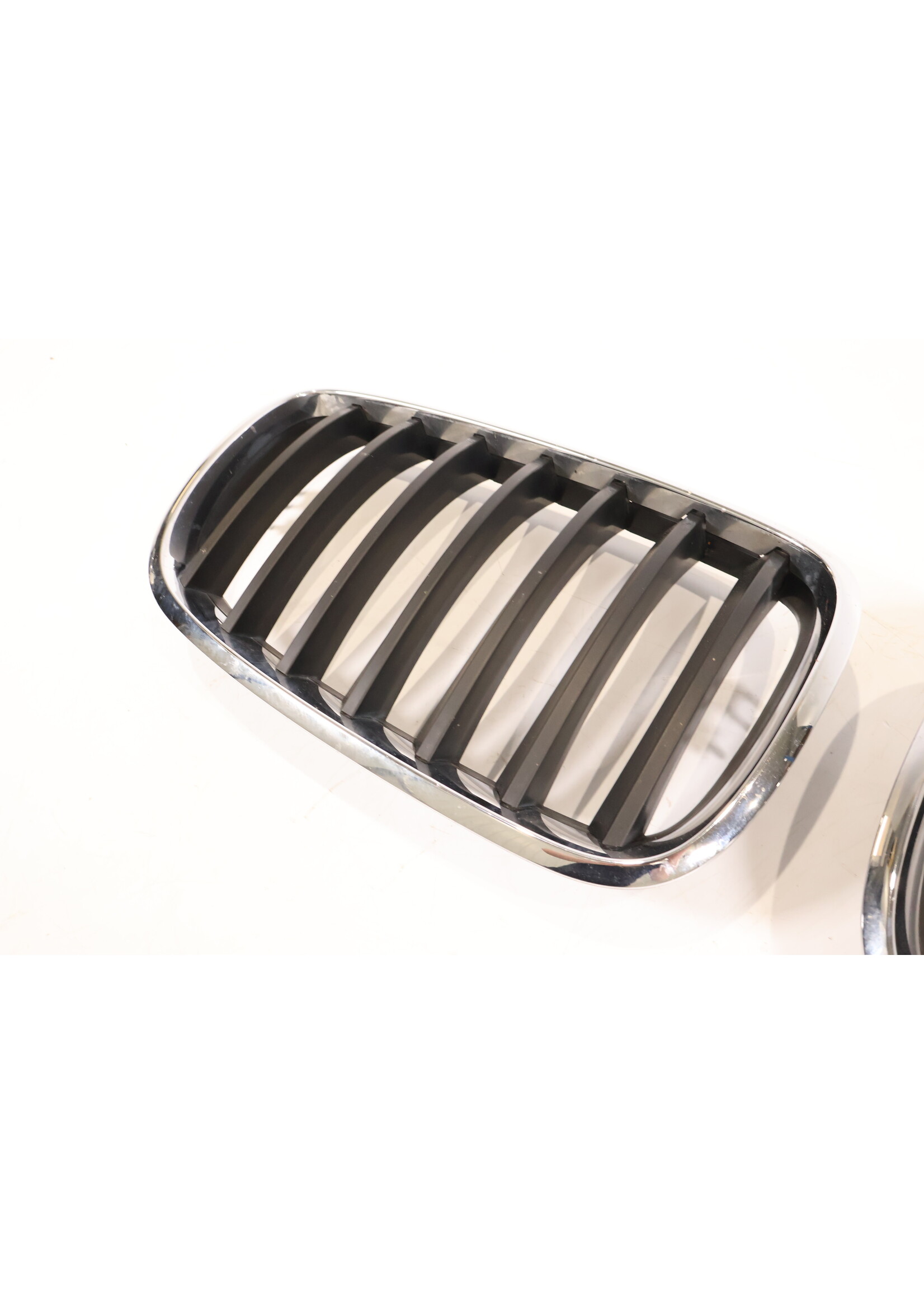 BMW  BMW X5 E70 LCI Grill set left + right 51317157687 51317157688