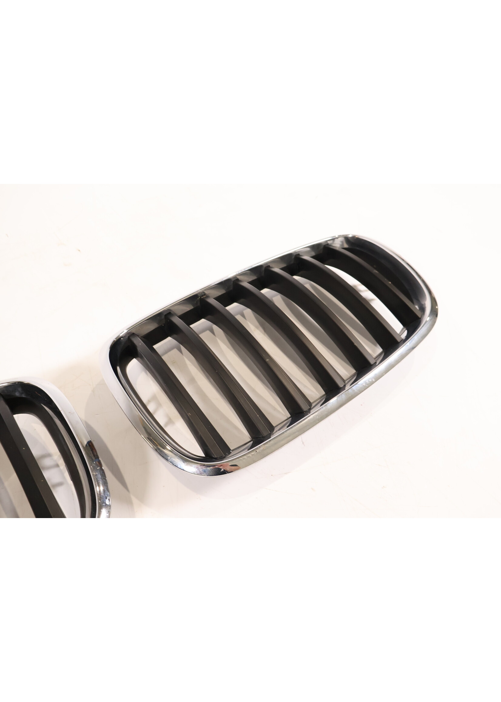 BMW  BMW X5 E70 LCI Grill set left + right 51317157687 51317157688